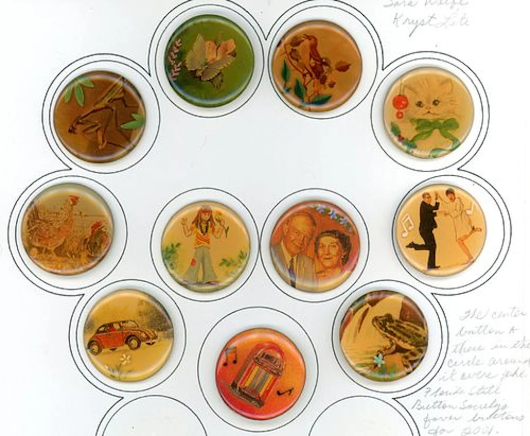 A SELECTION OF DIVISION 3 WATCH CRYSTAL STYLE BUTTONS