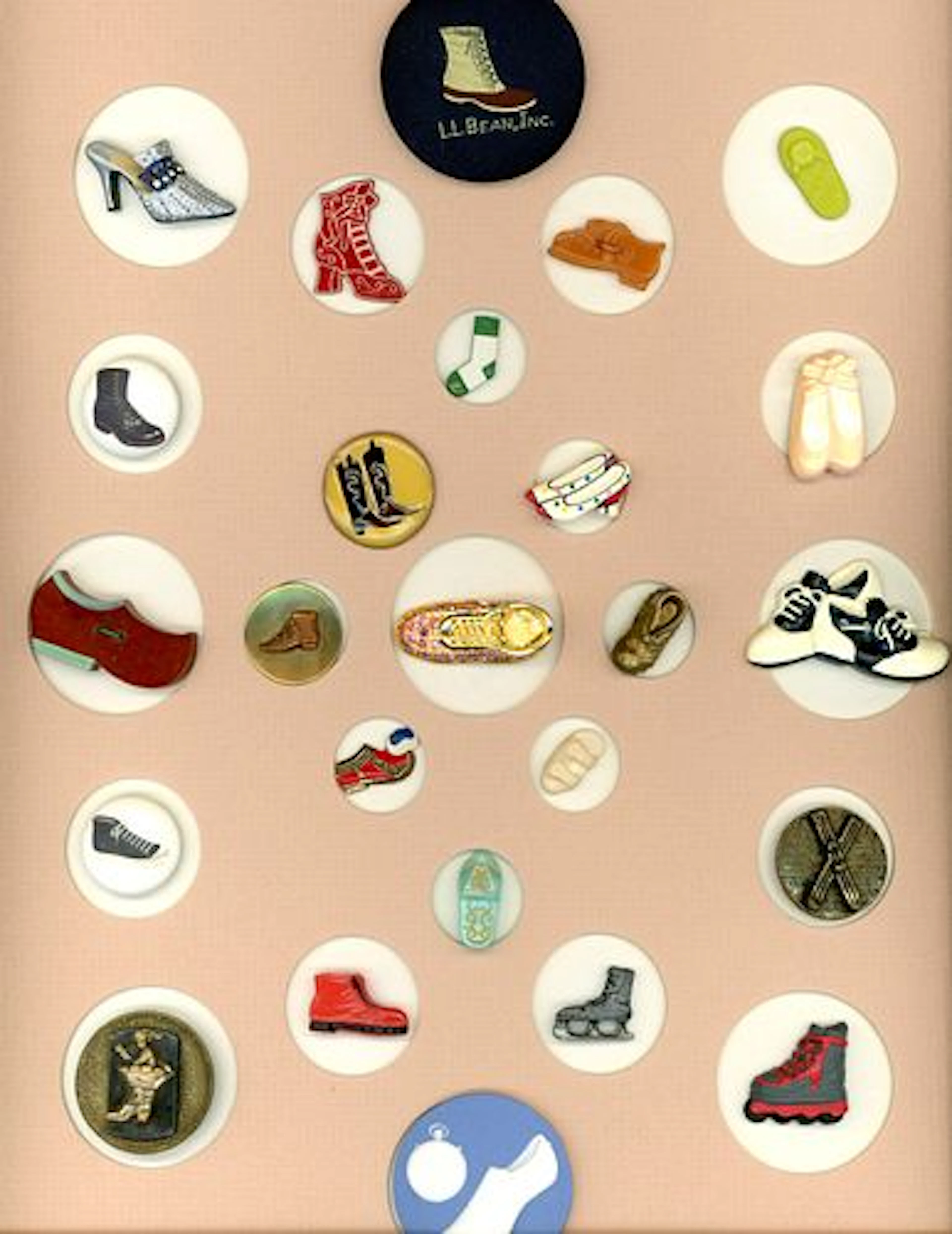 A CARD OF DIVISION 1 AND 3 SHOE AND BOOT BUTTONS