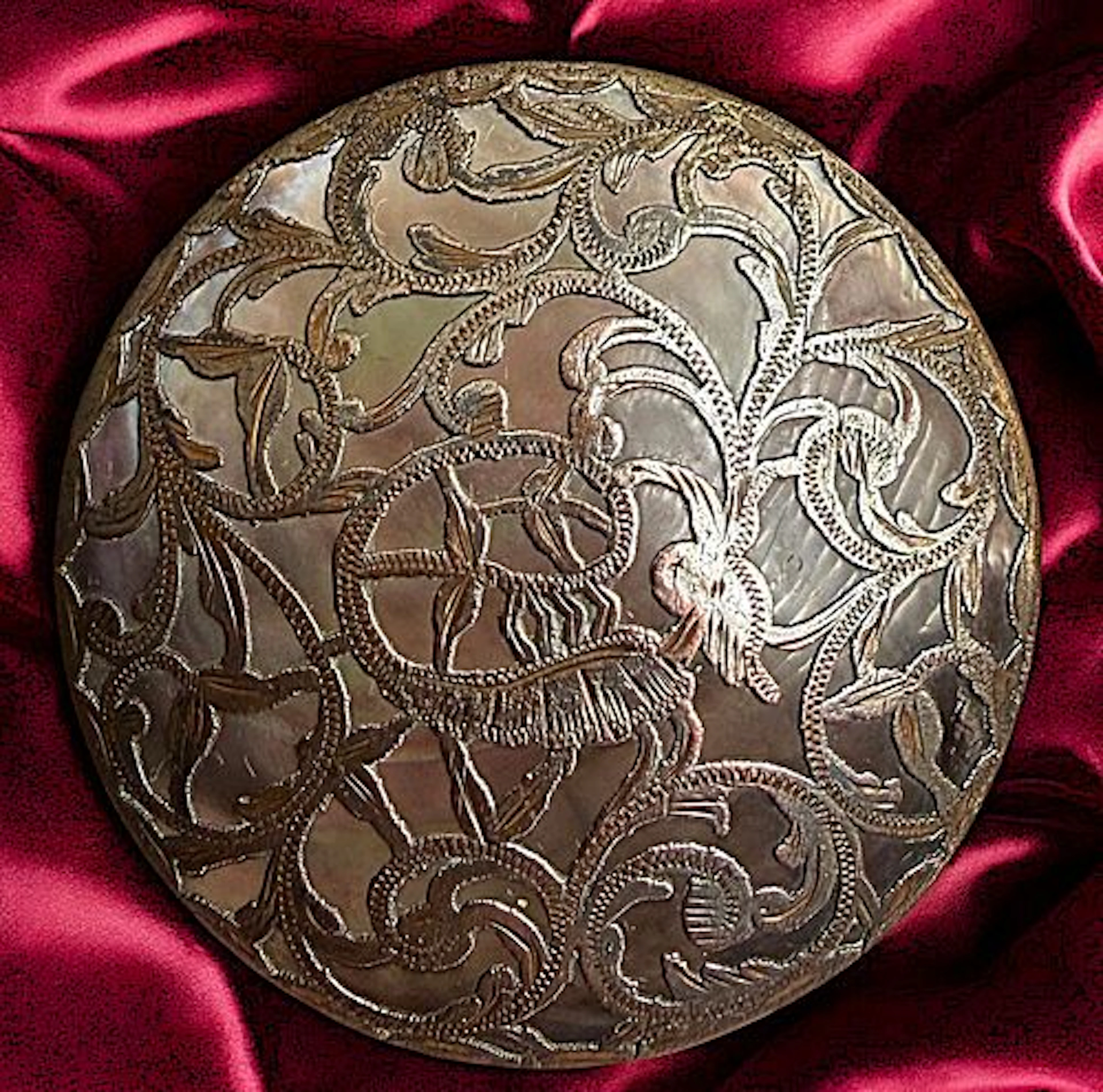 A DIVISION ONE ART NOUVEAU PEARL BACKGROUND BUTTON