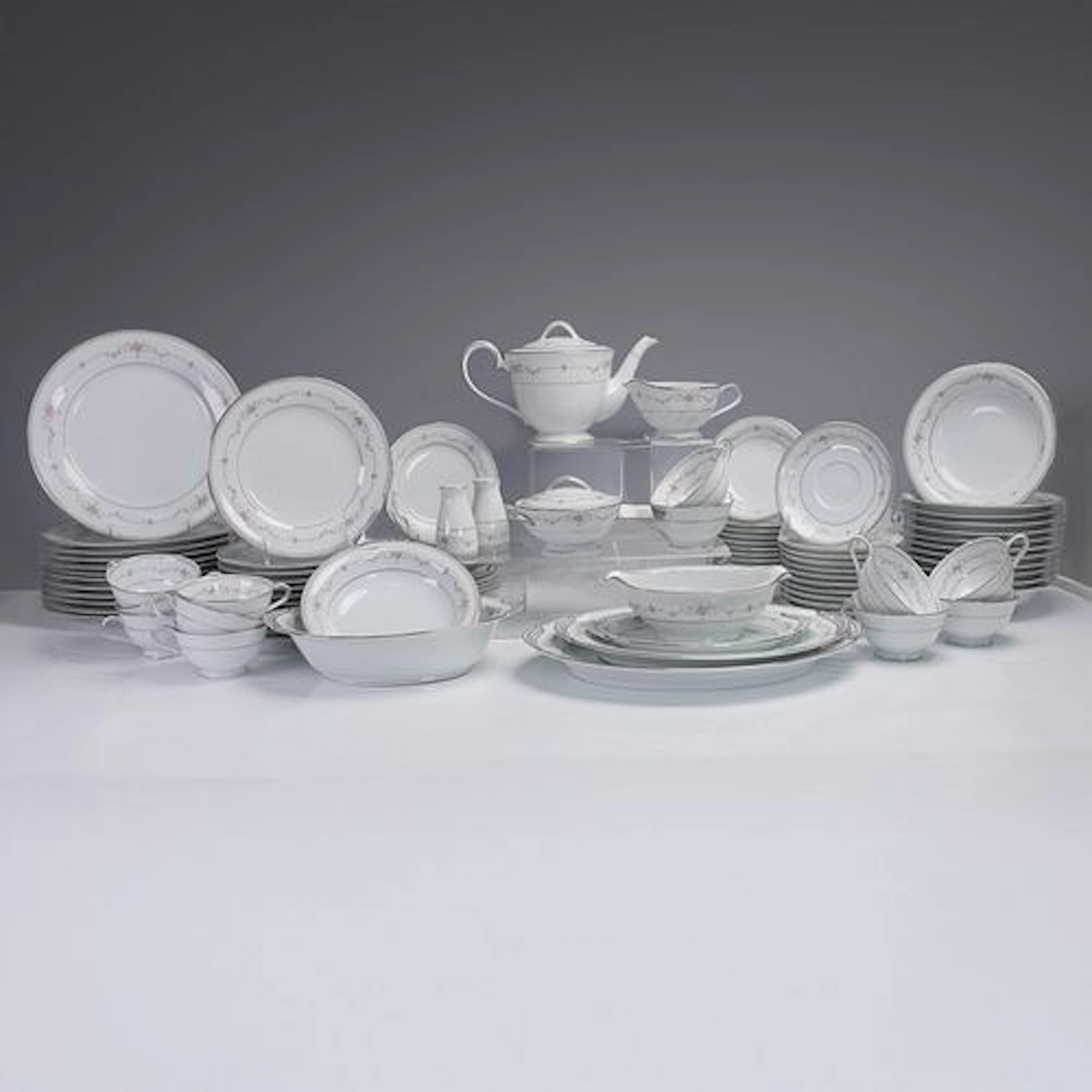 94pc Noritake Fairmont Dinnerware Set, Service for 12