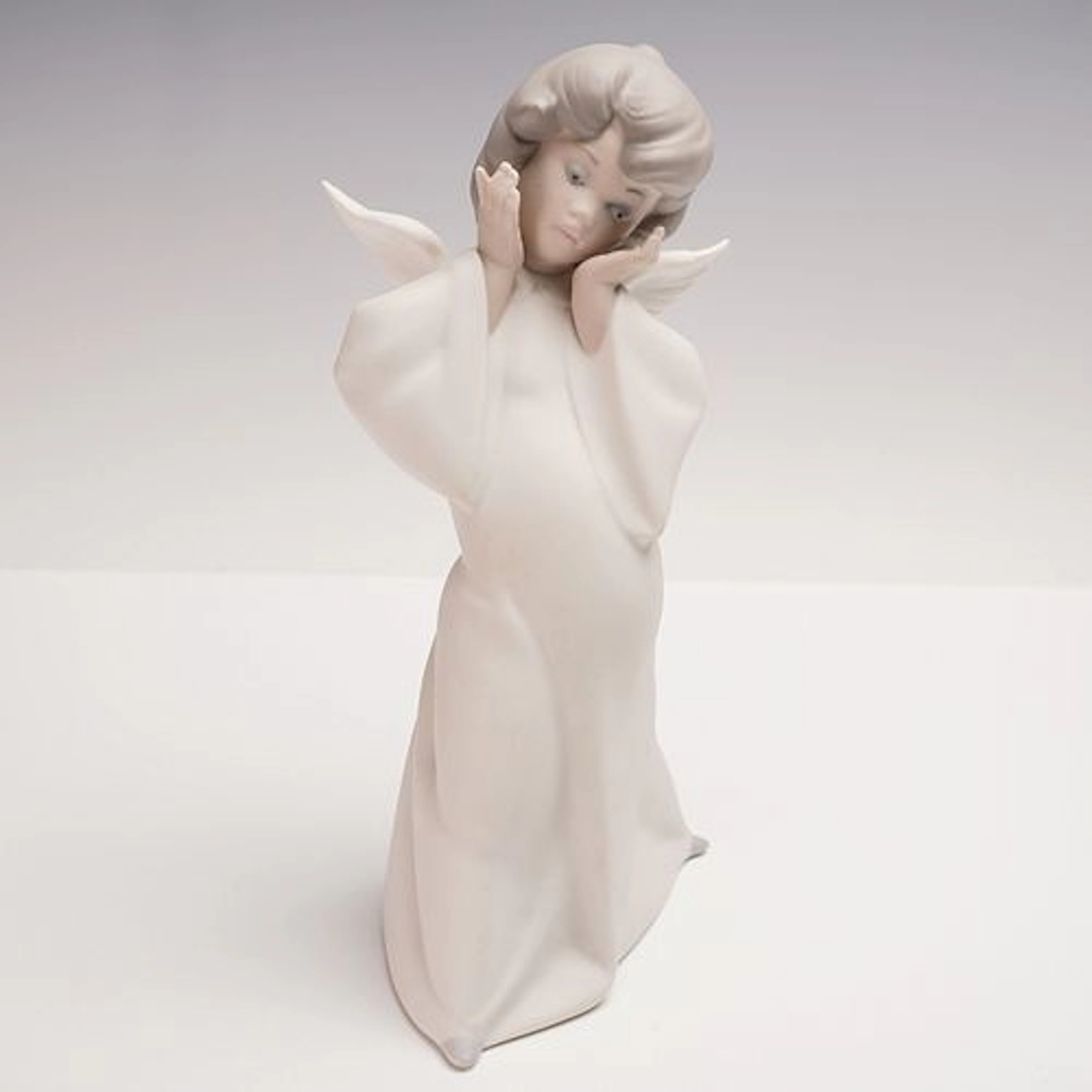 Lladro Porcelain Figurine, Cherub, Puzzled 10114959