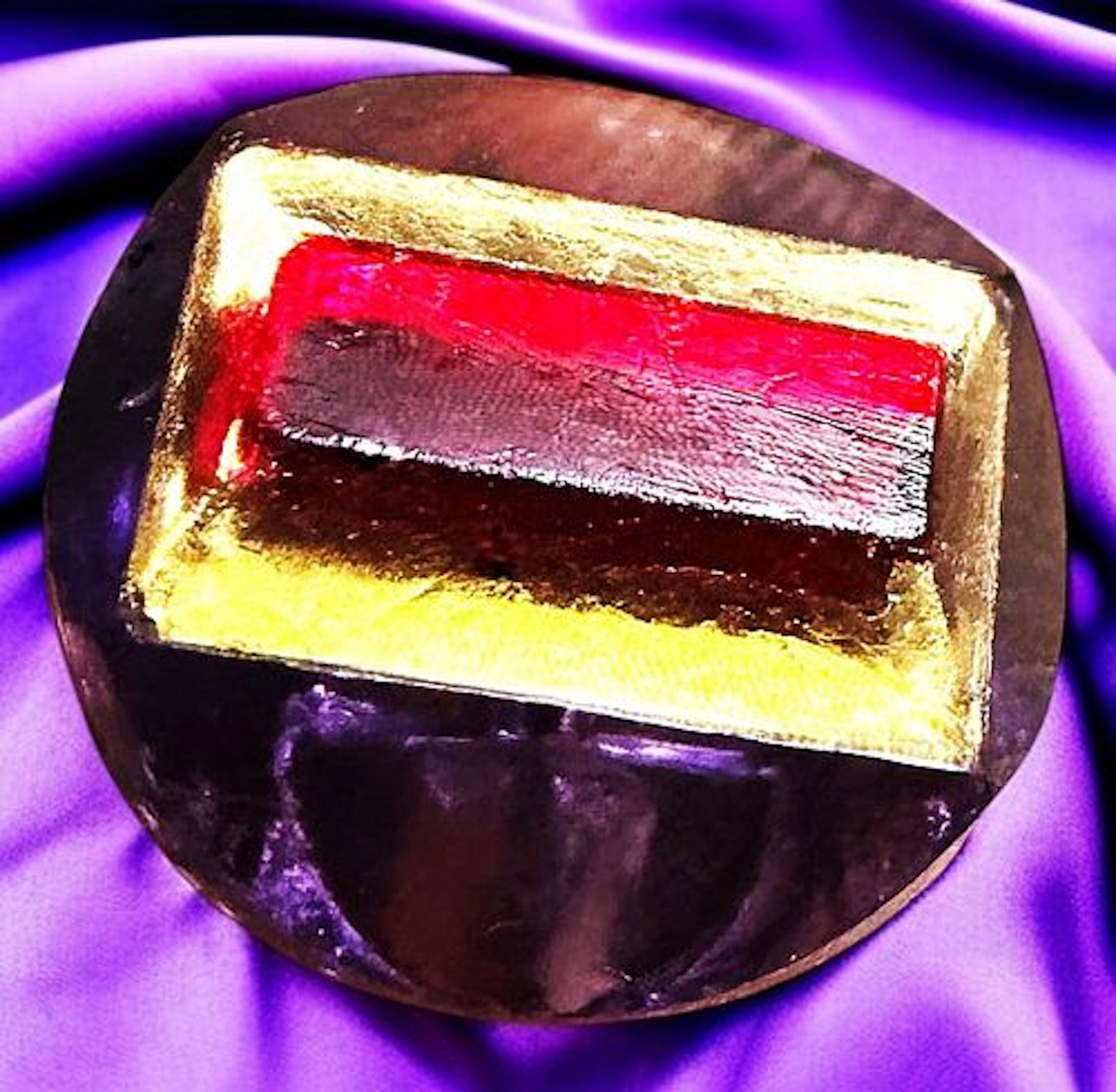A DIVISION ONE GLASS TINGUE BUTTON