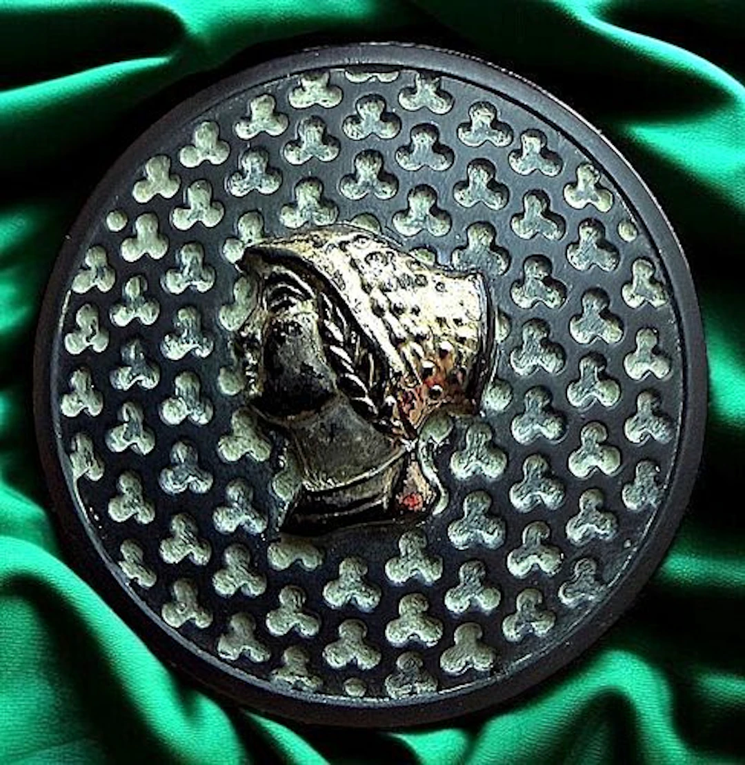 A DIVISION THREE PICTORIAL BLACK GLASS BUTTON
