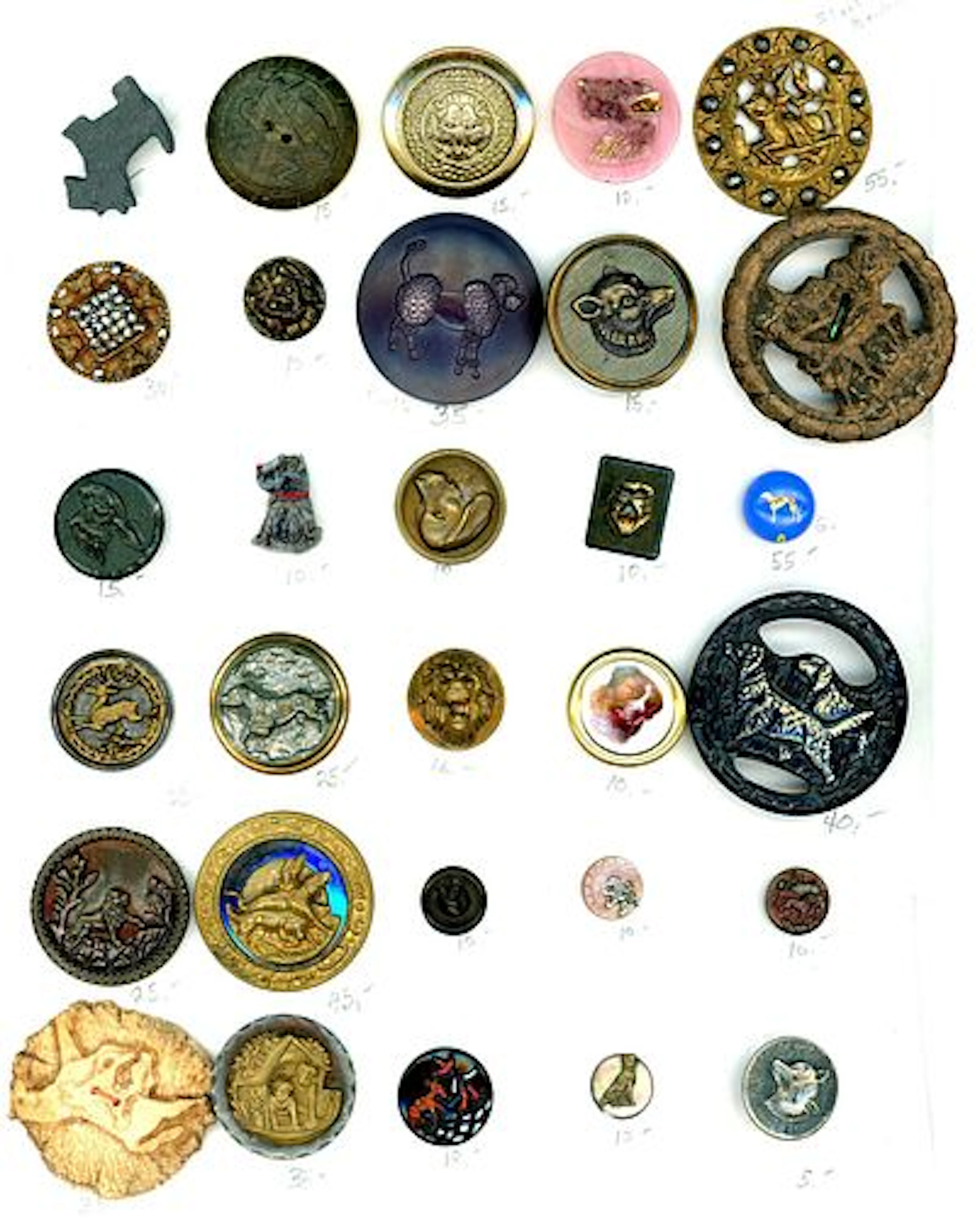 A CARD OF DIVISION 1 & 3 MOSTLY DOG BUTTONS