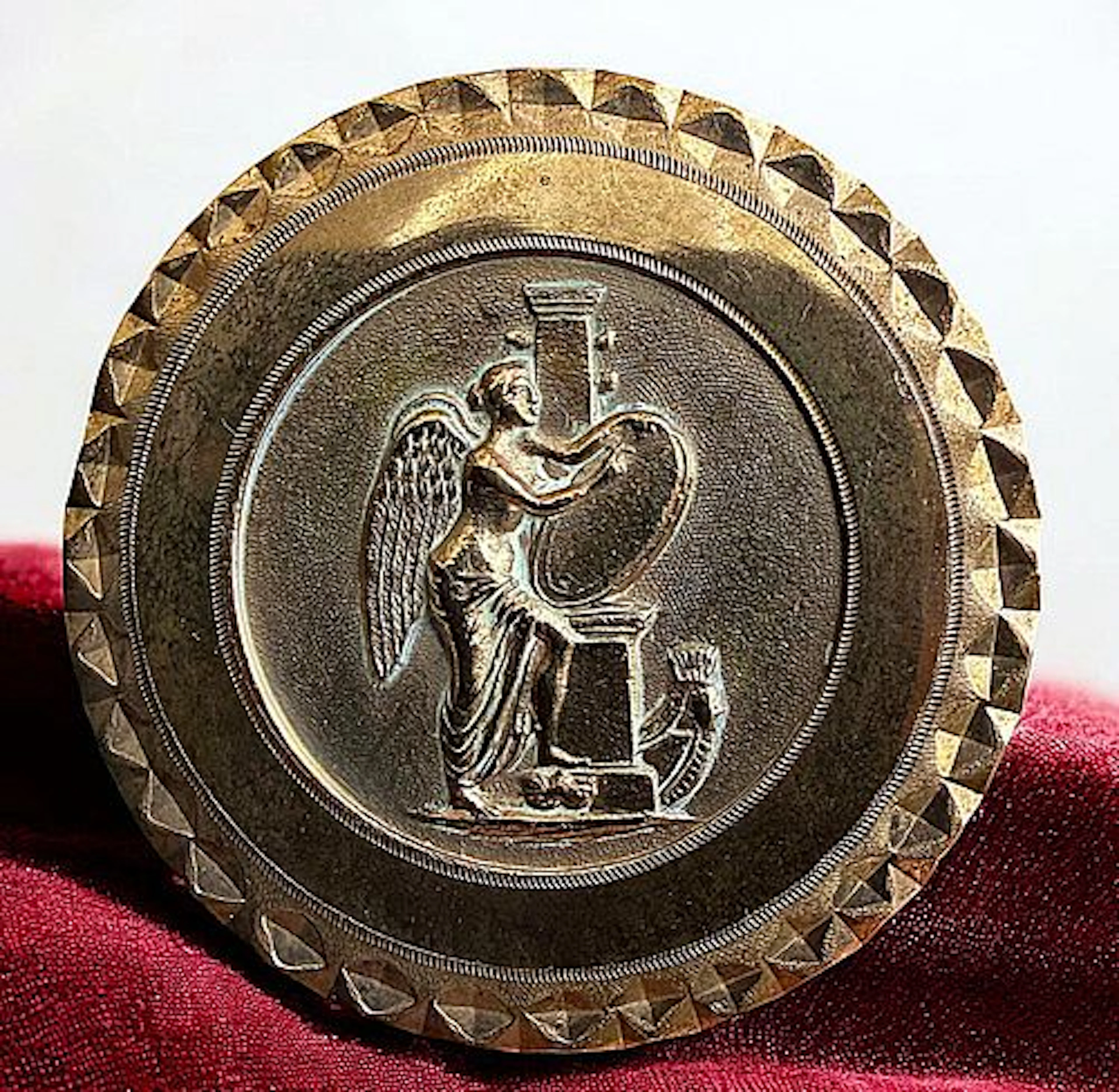 A DIVISION ONE SCARCE PICTORIAL COPPER BUTTON