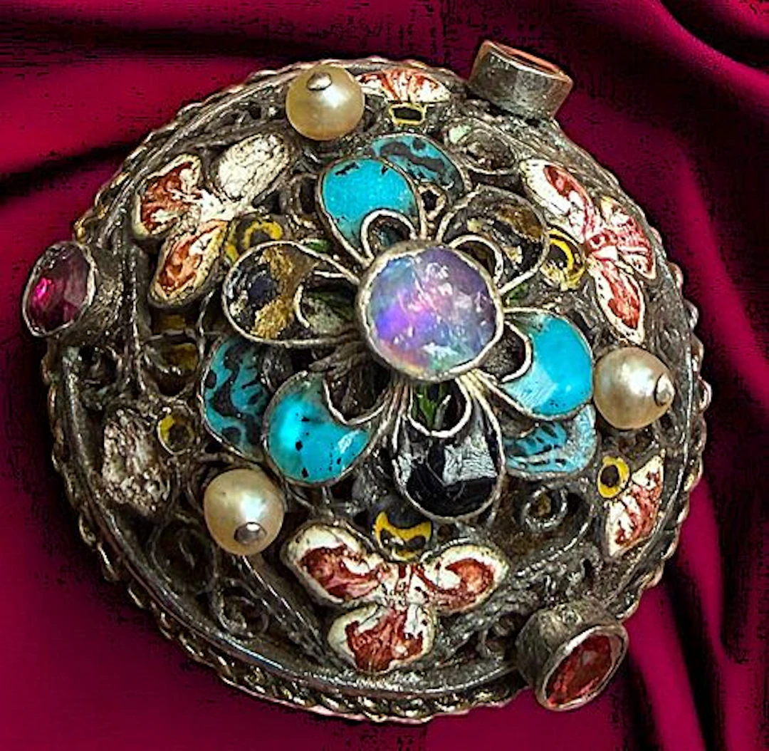 A DIVISION ONE GENUINE GEMSTONE BUTTON