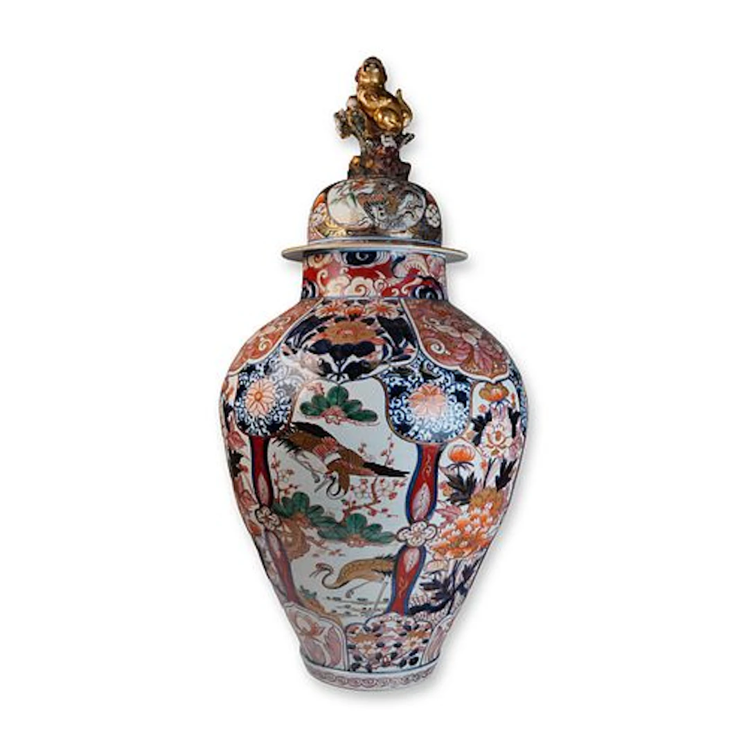 17th to 18th Century Japanese Imari Palace Covered Vase