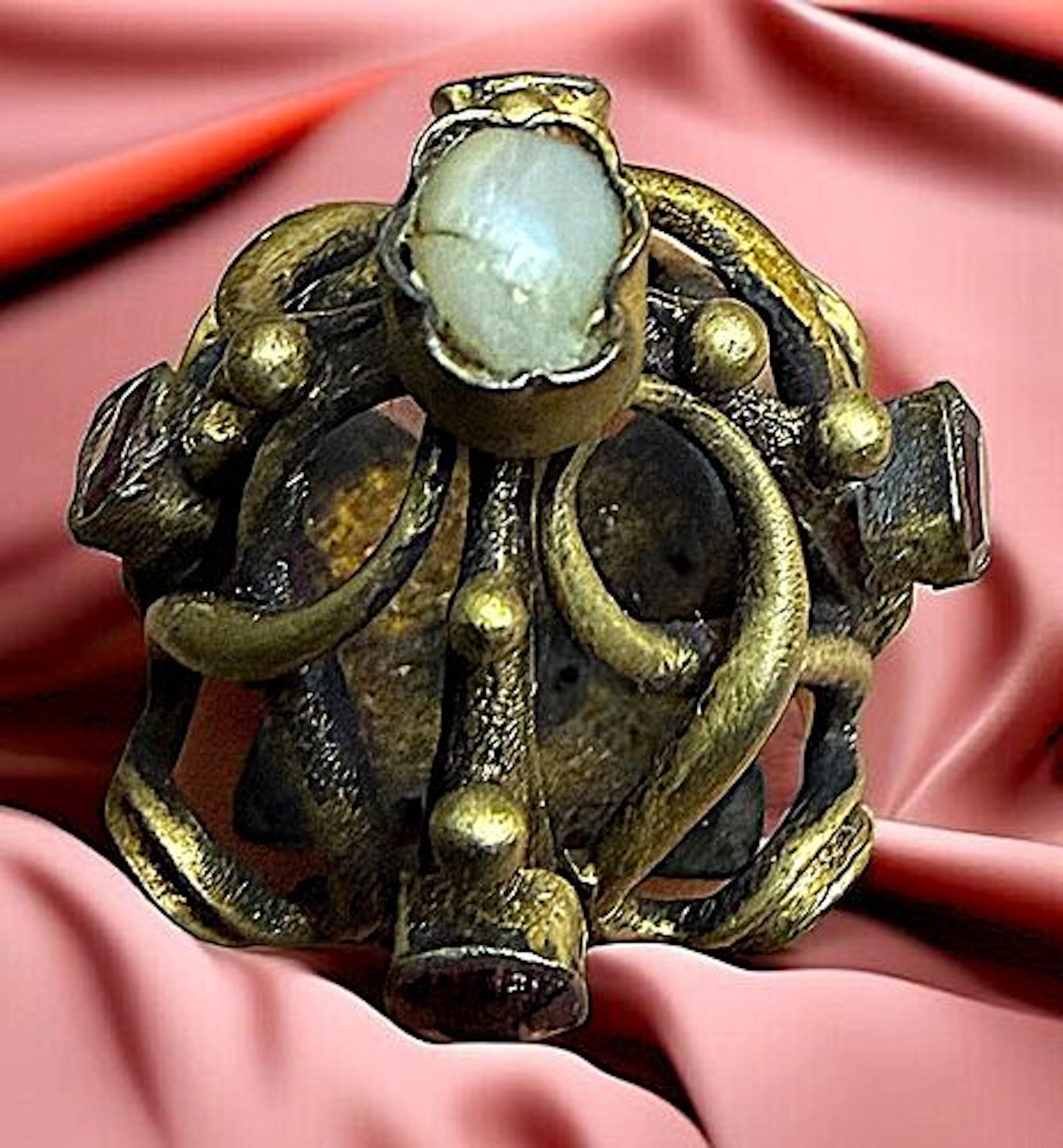 A DIVISION ONE GEMSTONE IN SILVER BUTTON