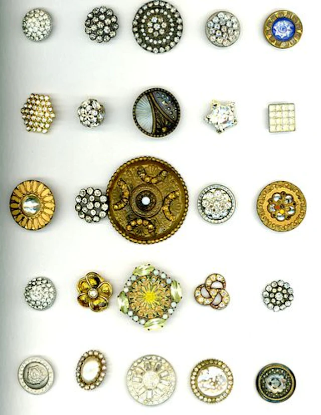 A CARD OF DIVISION 1 AND 3 GLASS AND OR PASTES IN METAL