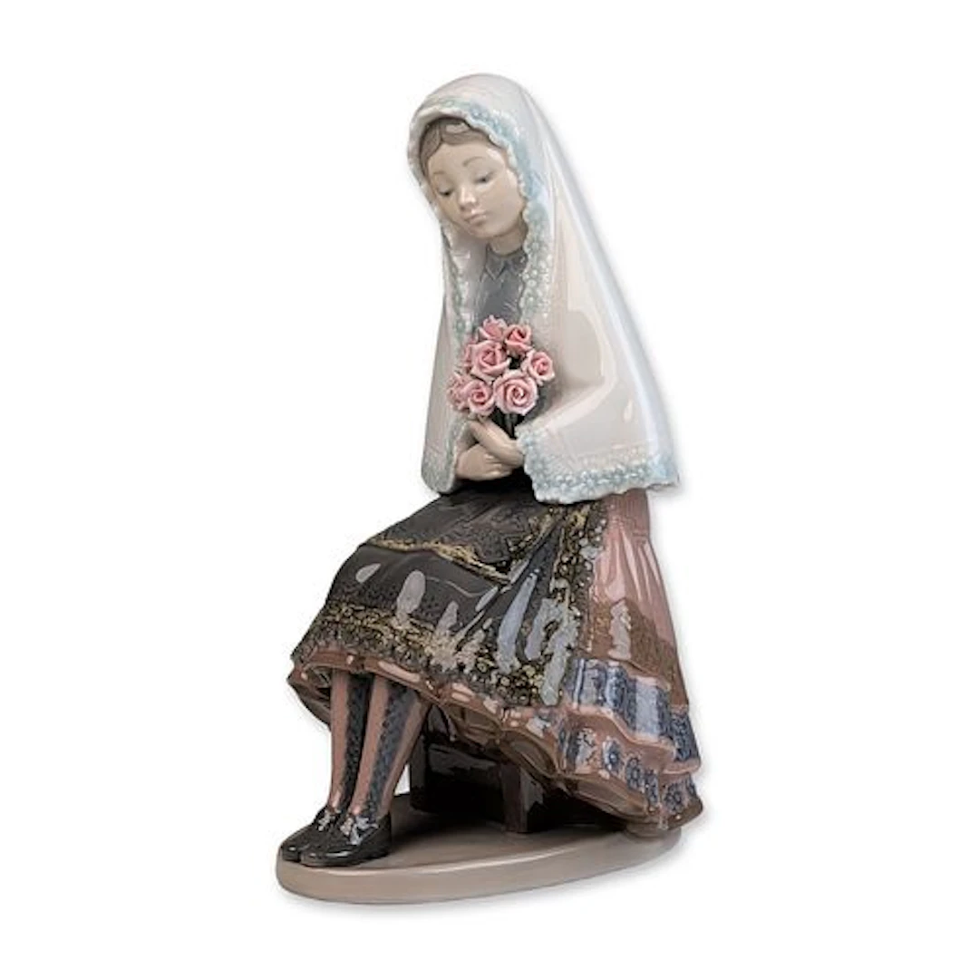 Lladro Porcelain Figurine, Girl Sitting with Roses 01005127