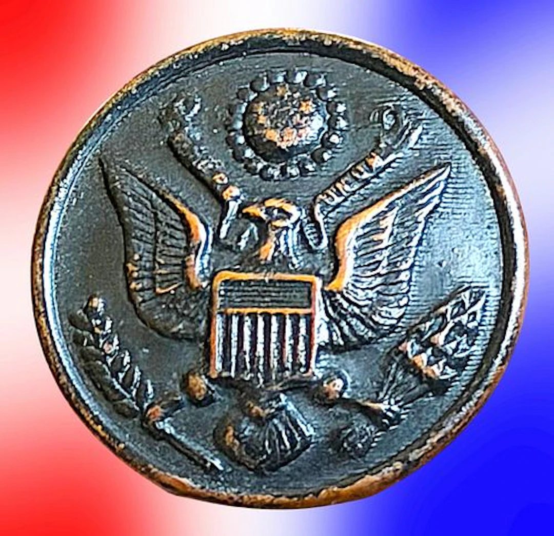 A DIVISION ONE WW1 LOCKET BUTTON