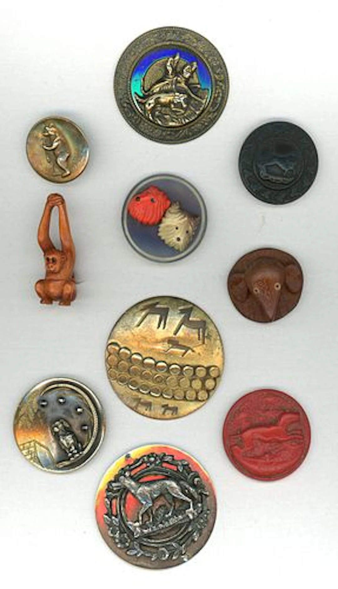 A SMALL CARD OF DIVISION 1 & 3 ASSORTED ANIMAL BUTTONS