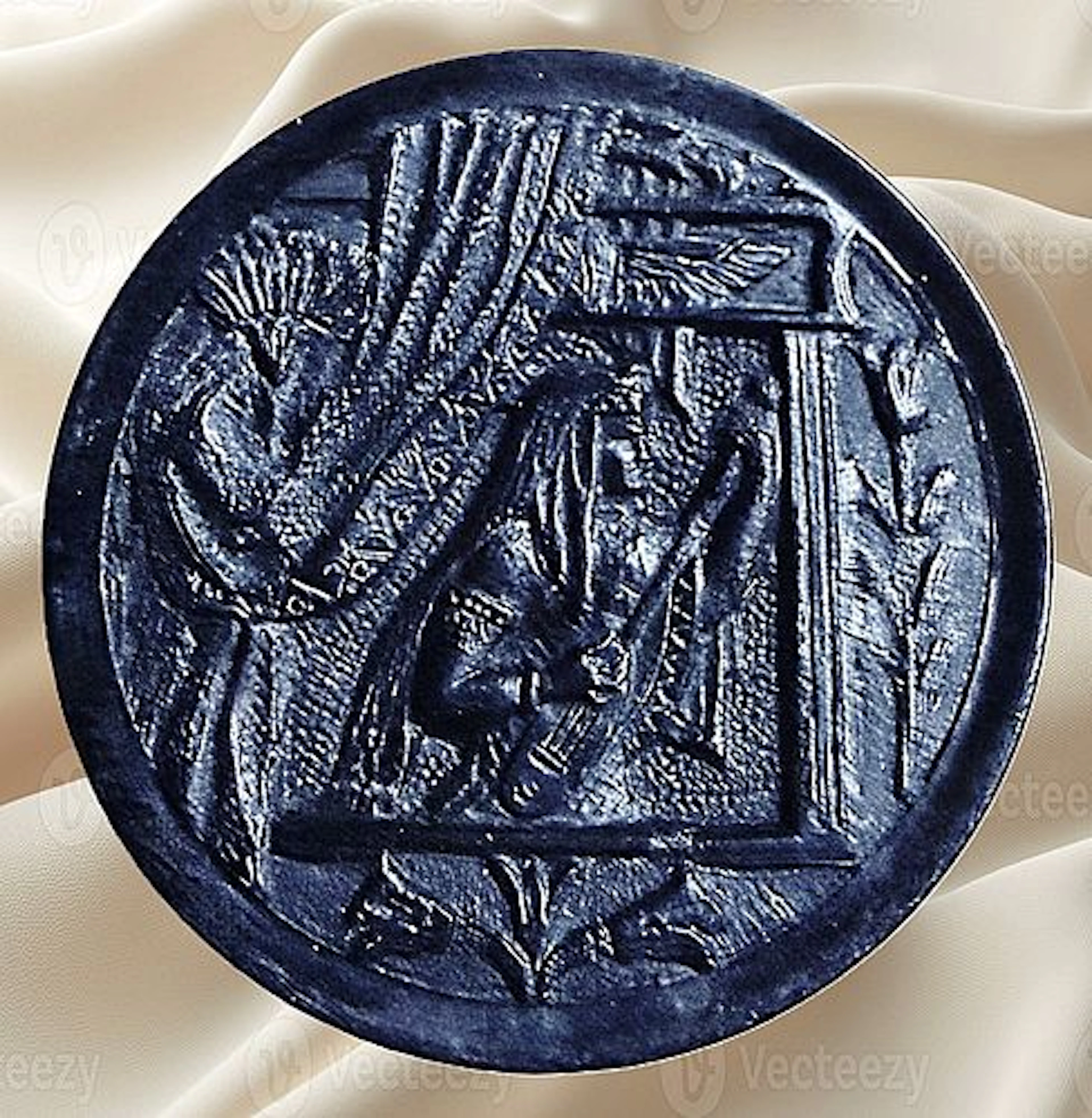 A DIVISION ONE PICTORIAL HORN BUTTON