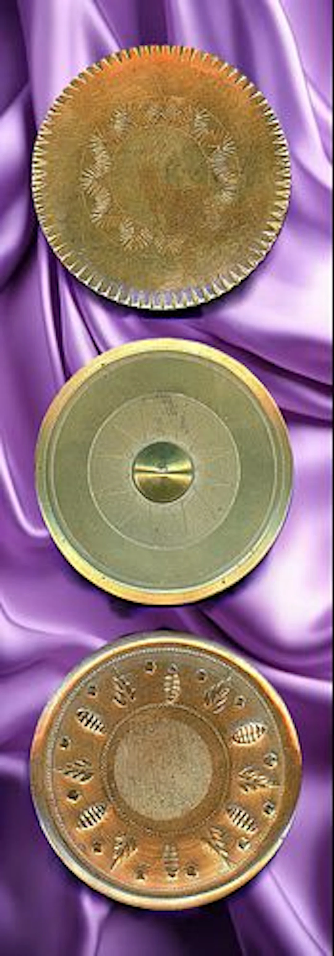 A SMALL CARD OF ENGRAVED METAL BUTTONS