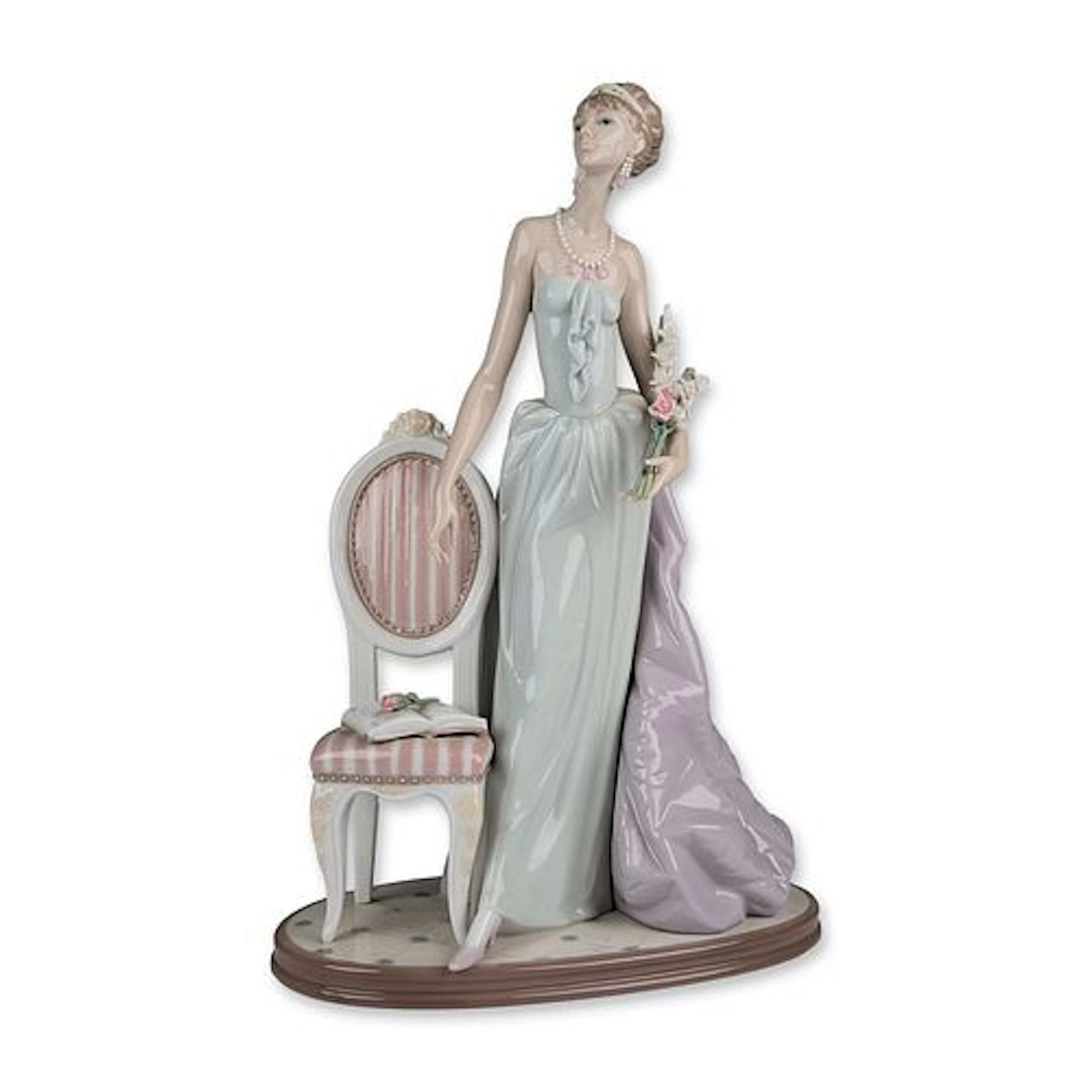 Lladro A Lady of Taste Porcelain Sculpture 1495