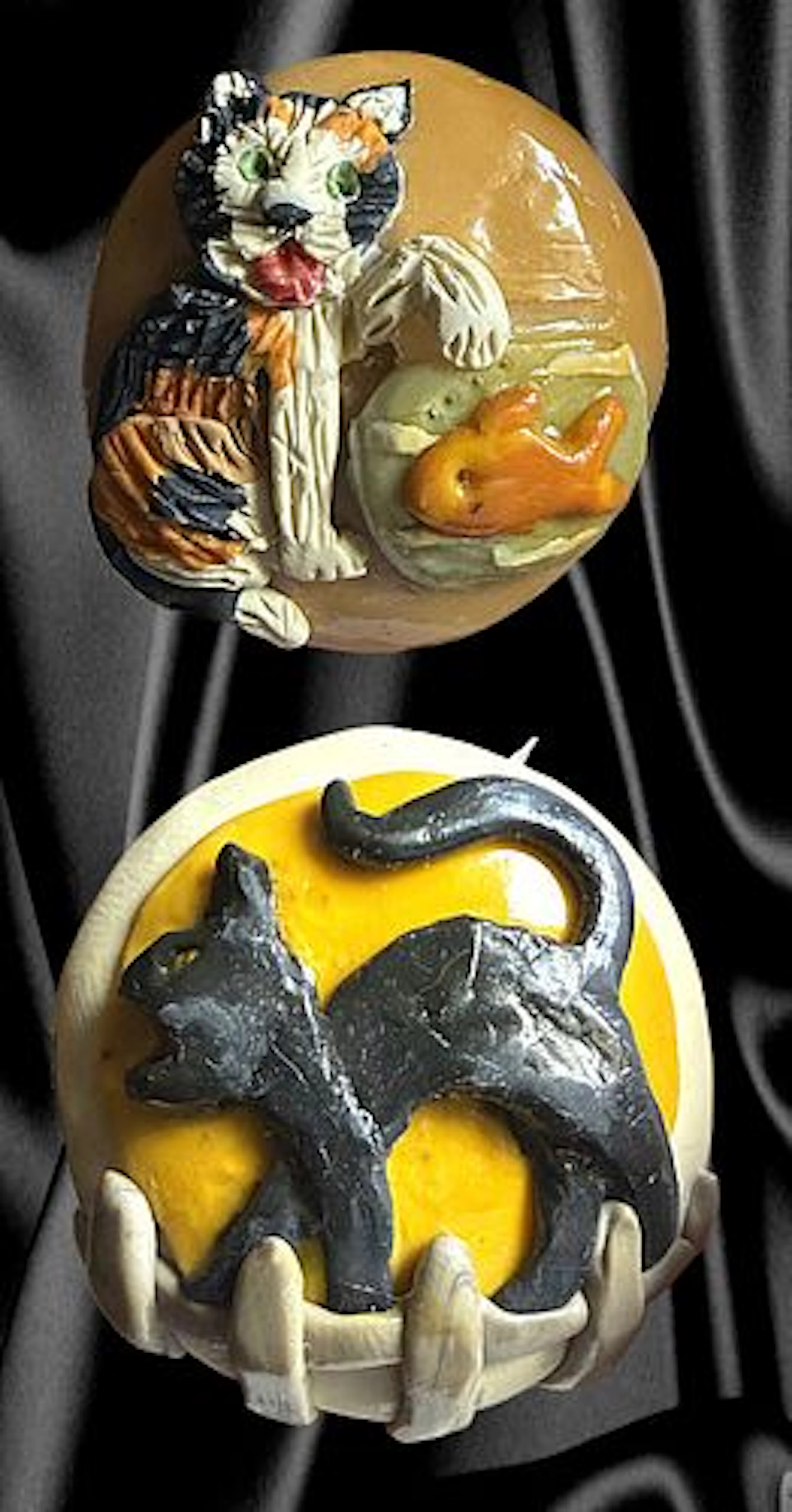 A SMALL CARD OF STUDIO ARTISTS BUTTONS
