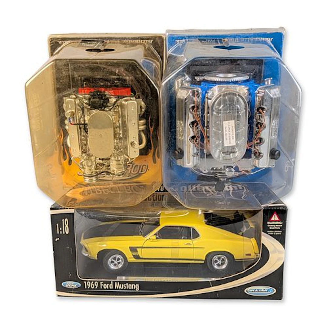 3pc Welly 1:18 Ford Mustang Boss 302 and Liberty Classics Engine Models