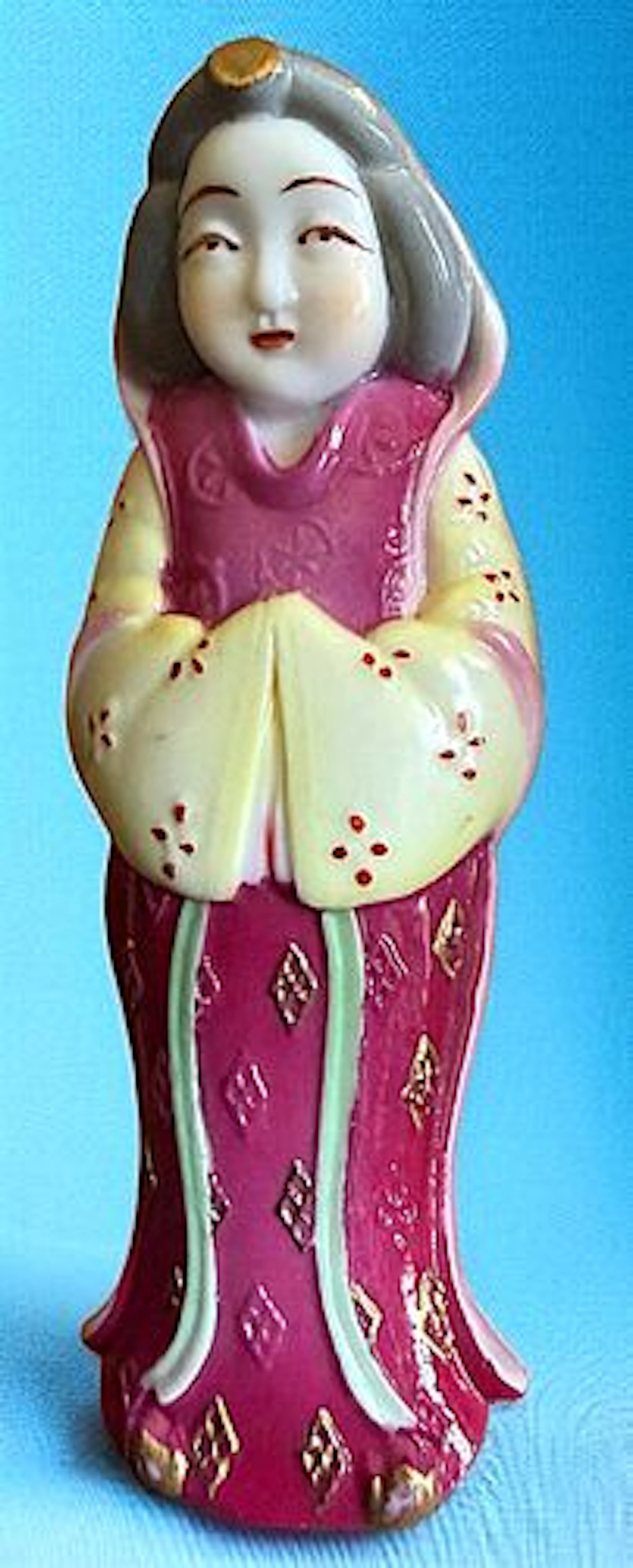 A DIVISION THREE PORCELAIN ARITA REALISTIC BUTTON