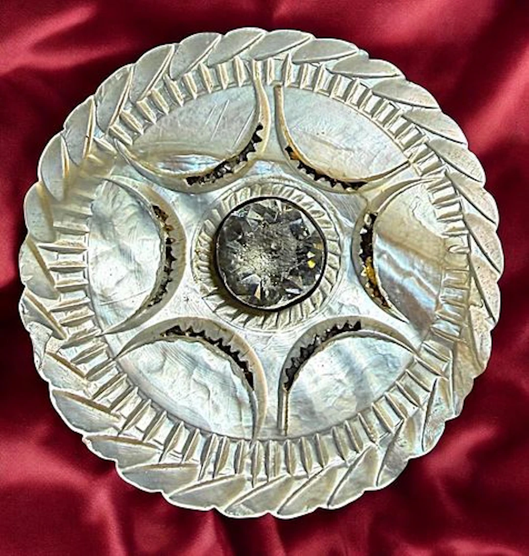 A DIVISION ONE PEARL ENGRAVED & PASTE PINSHANKED BUTTON