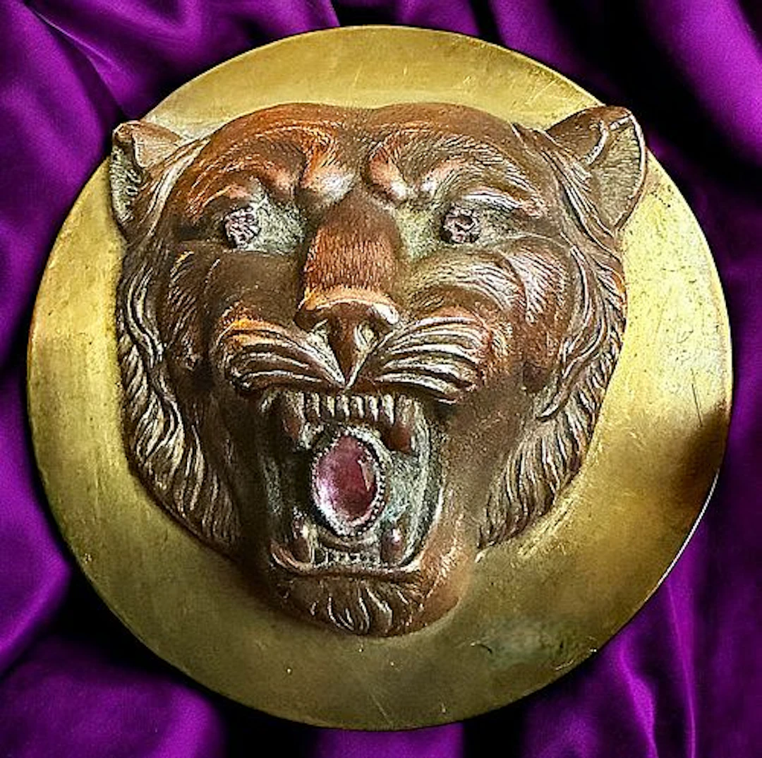 A DIVISION ONE WILDCAT PICTORIAL BUTTON