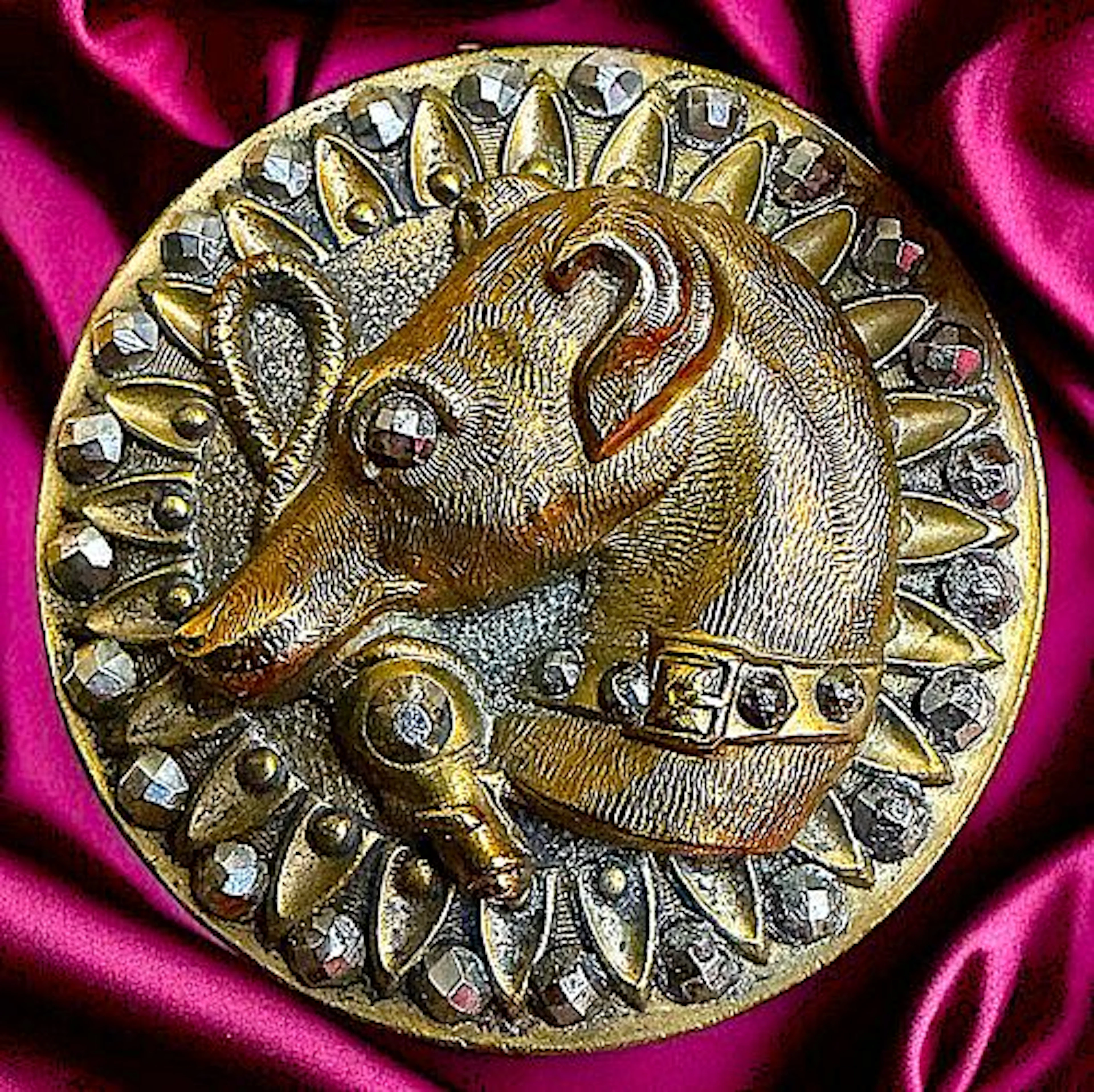 A DIVISION ONE BRASS PICTORIAL DOG BUTTON