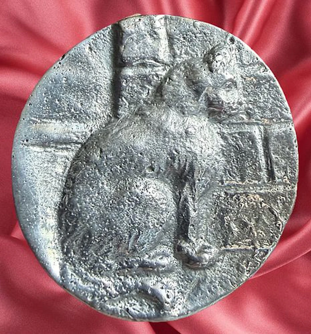 A DIVISION THREE STUDIO ARTIST BUTTON