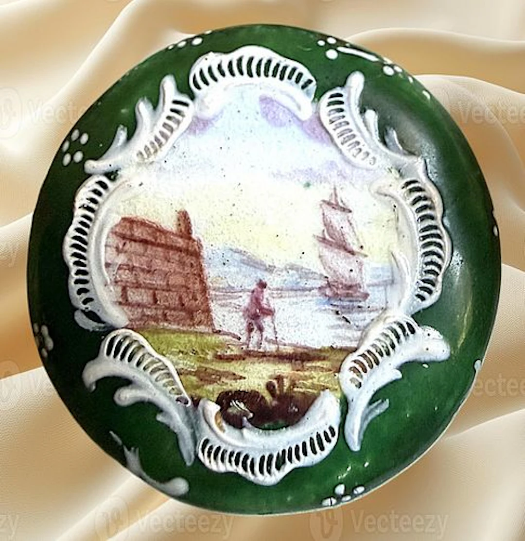 A RARE DIVISION ONE PICTORIAL ENAMEL BUTTON