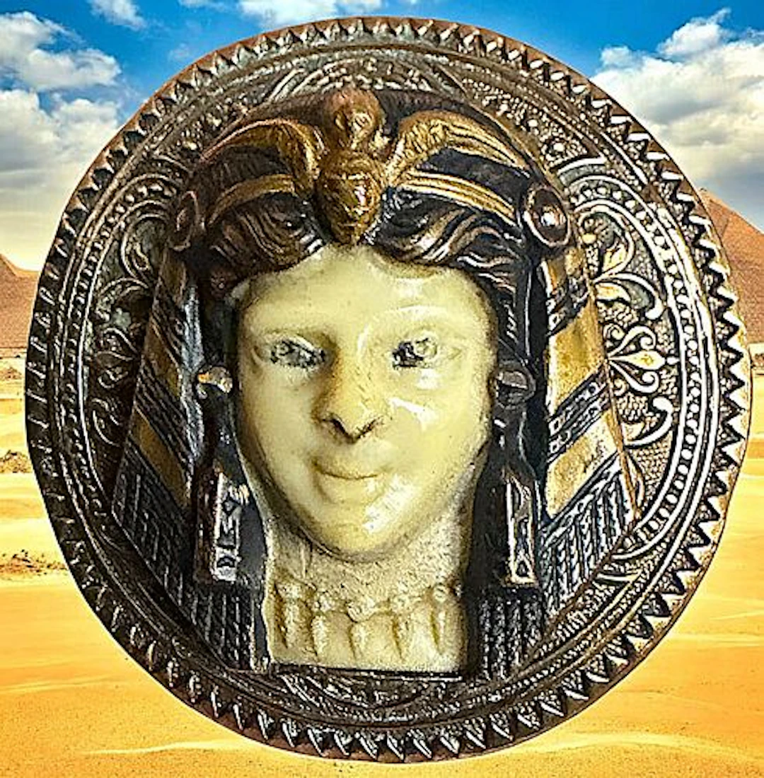 A DIVISION ONE EGYPTIAN PICTORIAL BUTTON