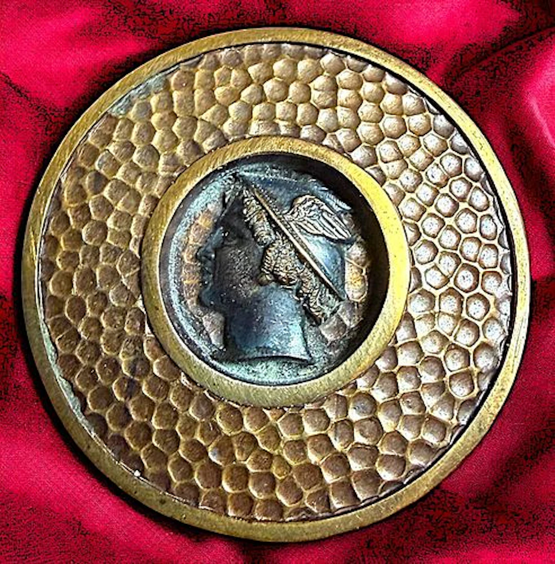 A DIVISION ONE BRASS PICTORIAL BUTTON