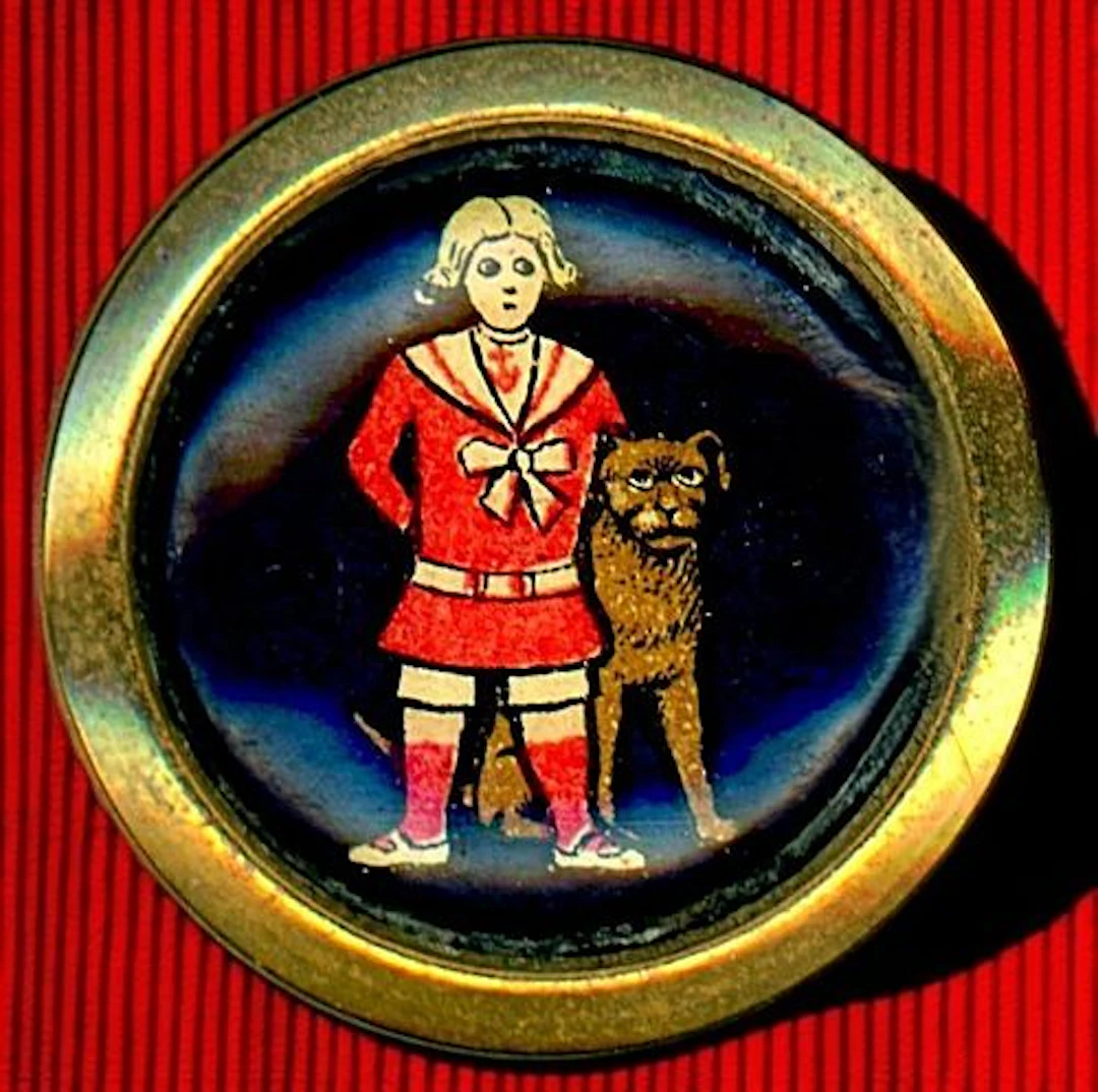 A SCARCE DIVISION THREE CHILDRENS BUTTON