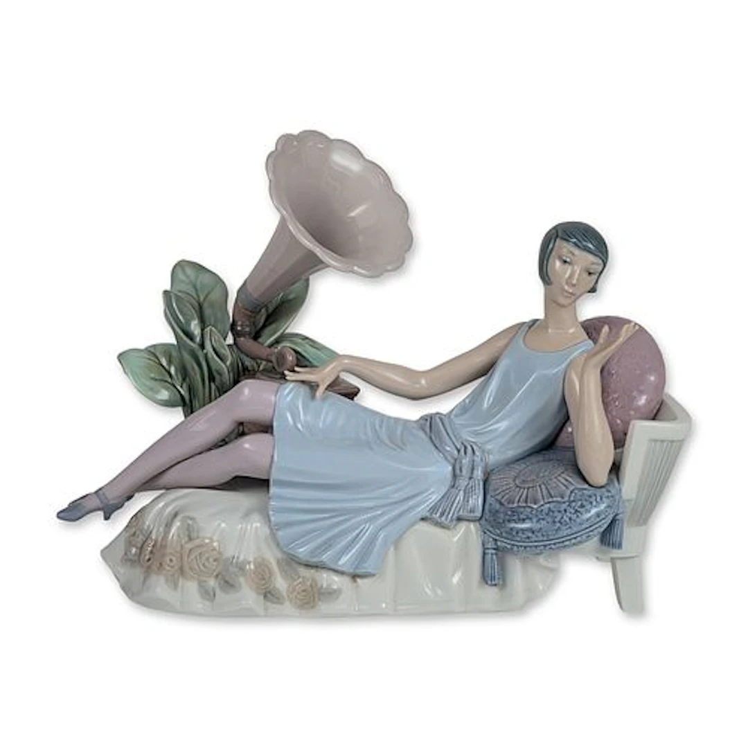 Lladro Spanish Porcelain Lady Lying on Divan Figurine 5176