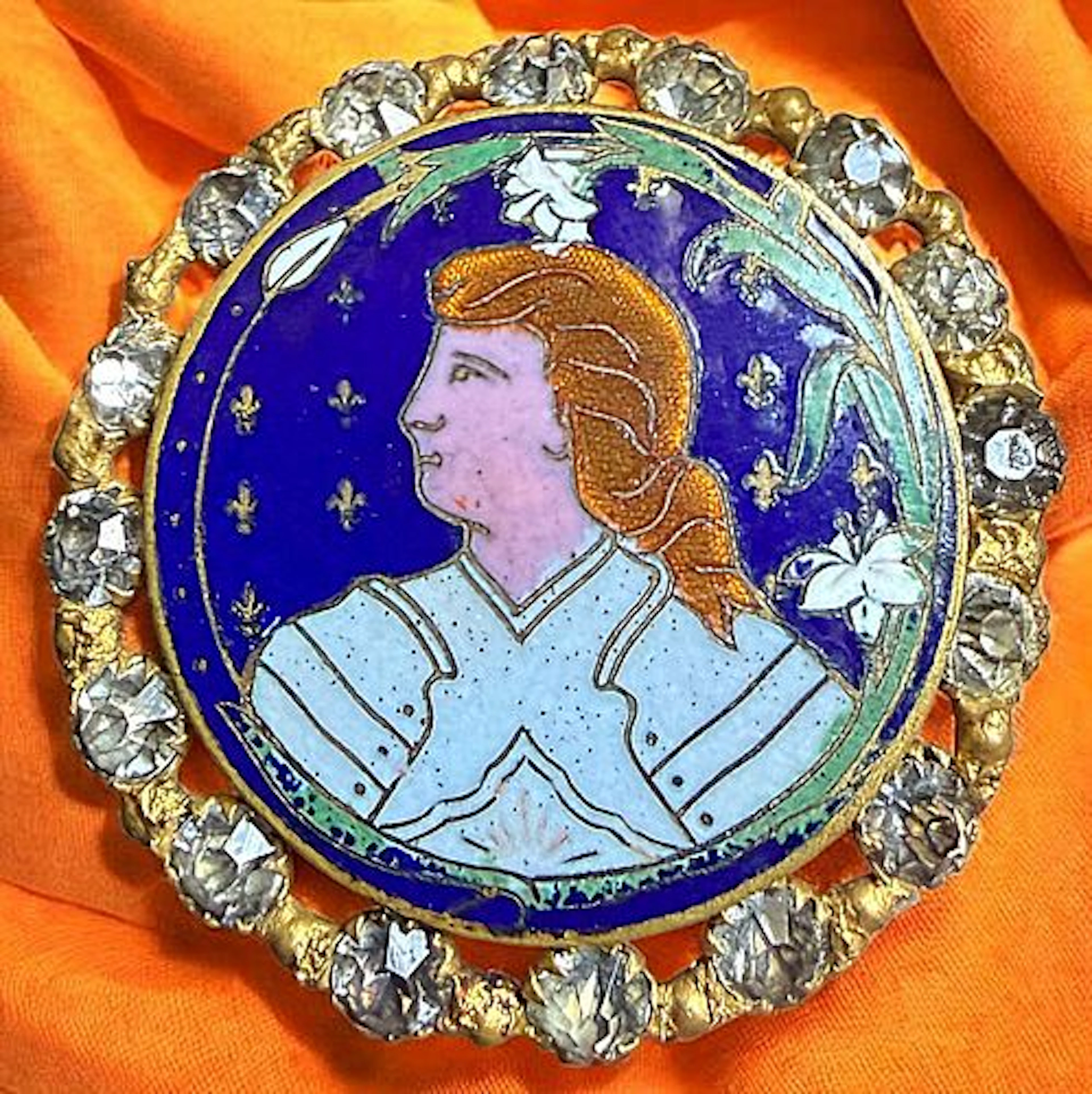 A DIVISION ONE CHAMPLEVE ENAMEL & PASTE BUTTON
