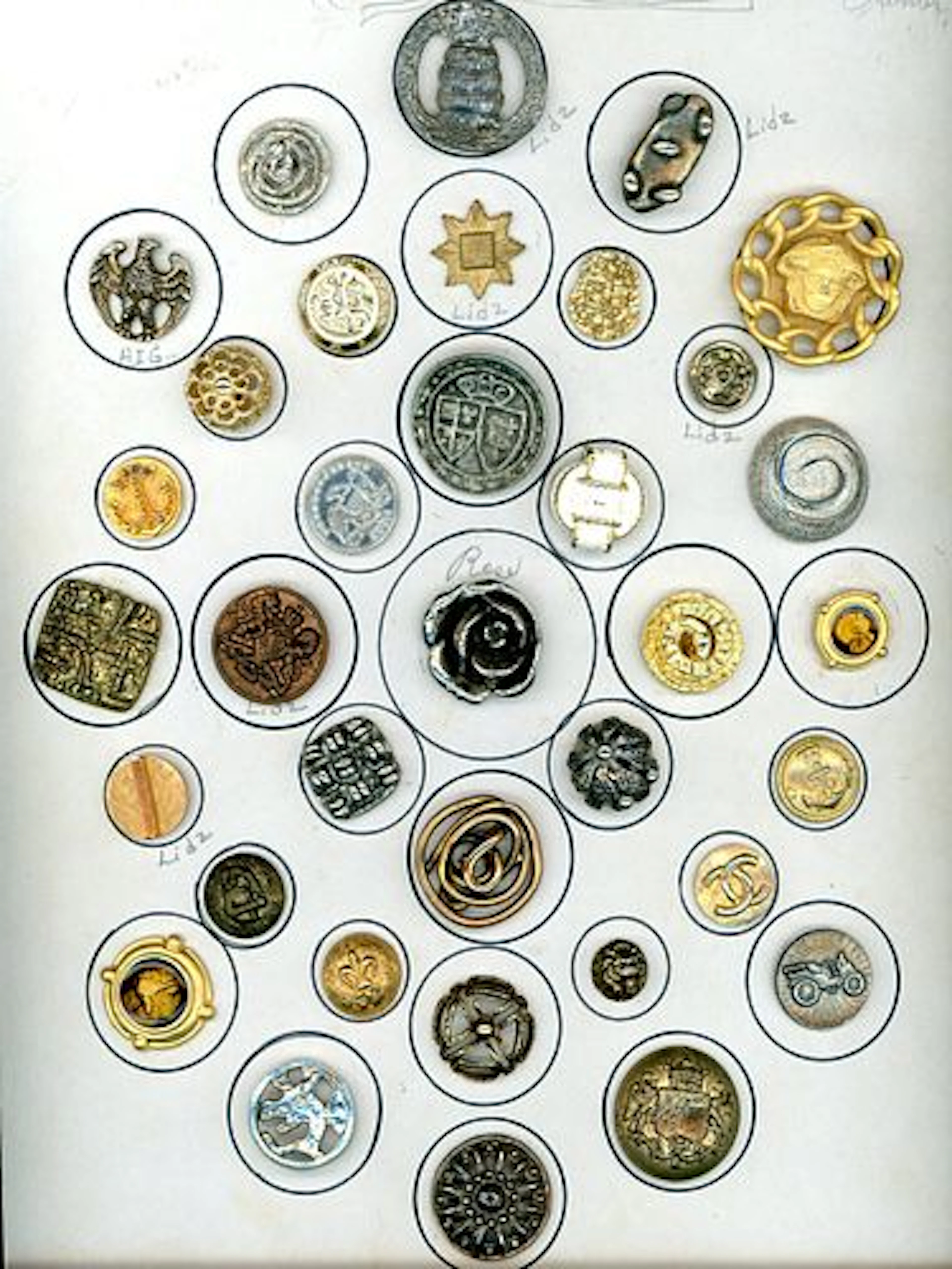 A CARD OF DIVISION THREE LIDZ BUTTONS