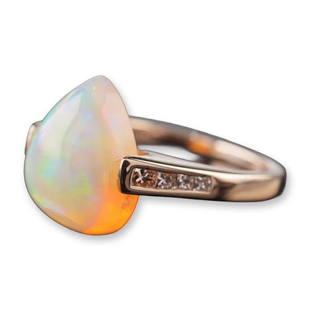 14K Gold 4.12ct Opal and Diamond Ring