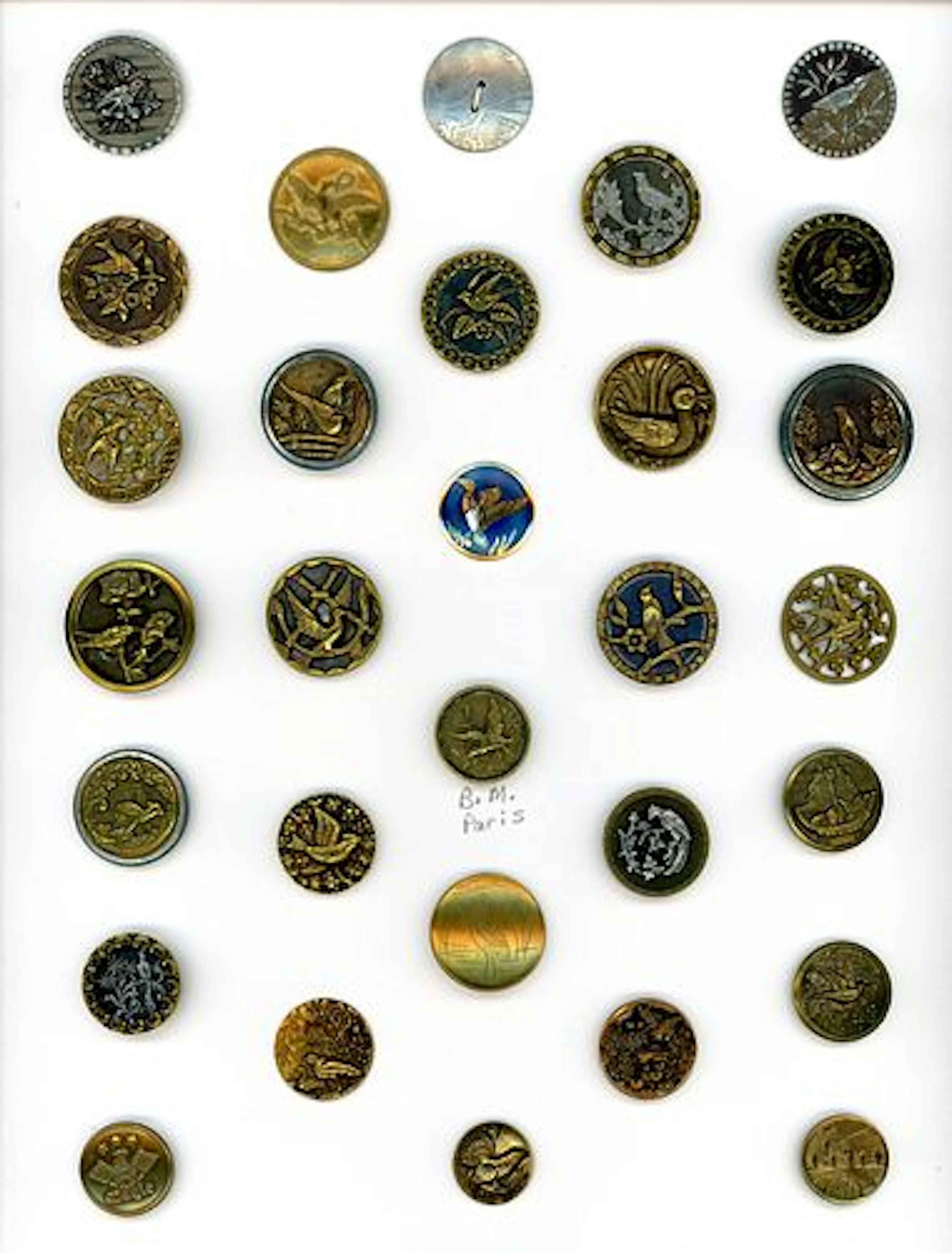 A CARD OF DIVISION ONE & THREE BIRD BUTTONS