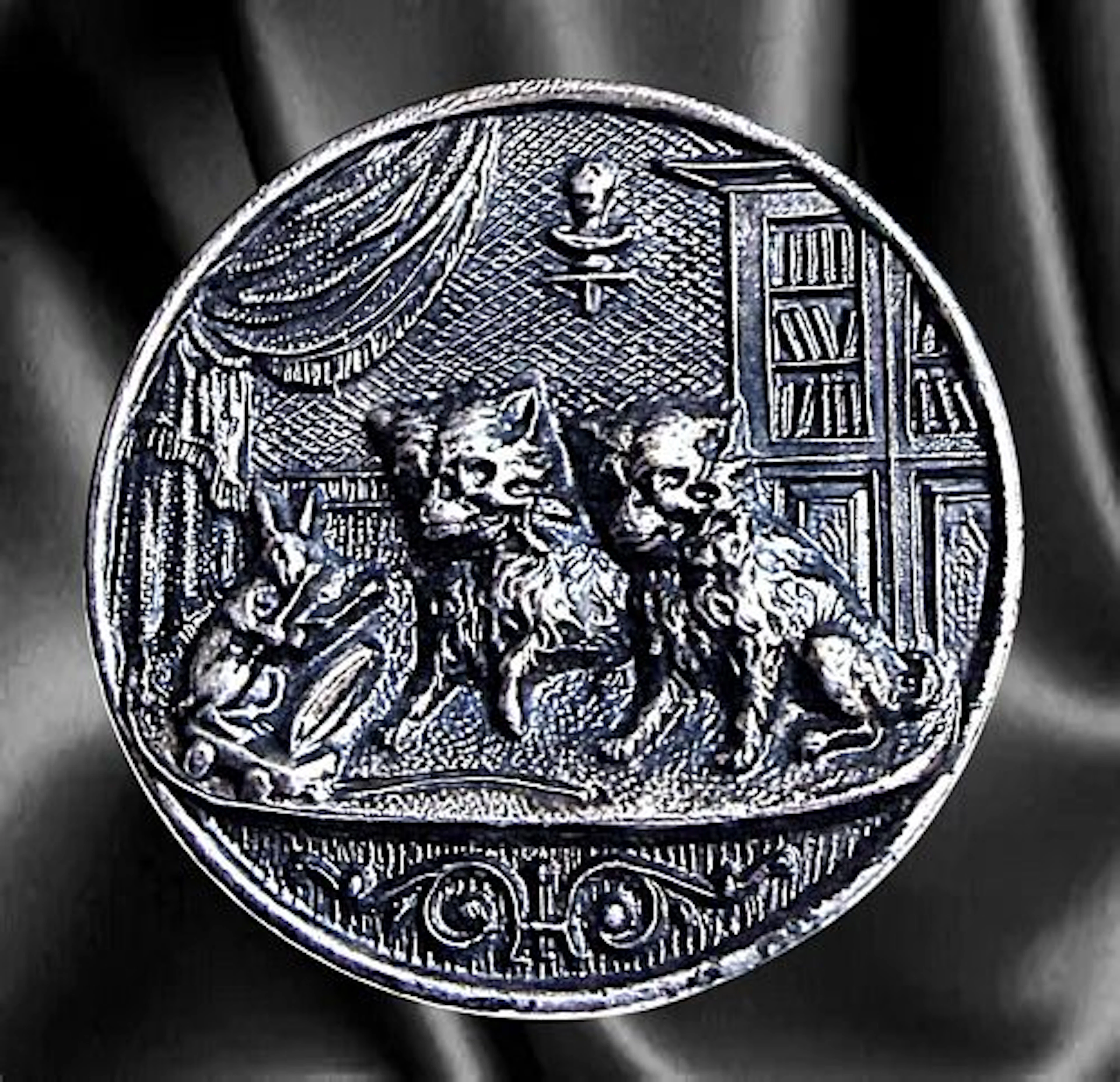 A DIVISION ONE PICTORIAL ANIMAL BUTTON