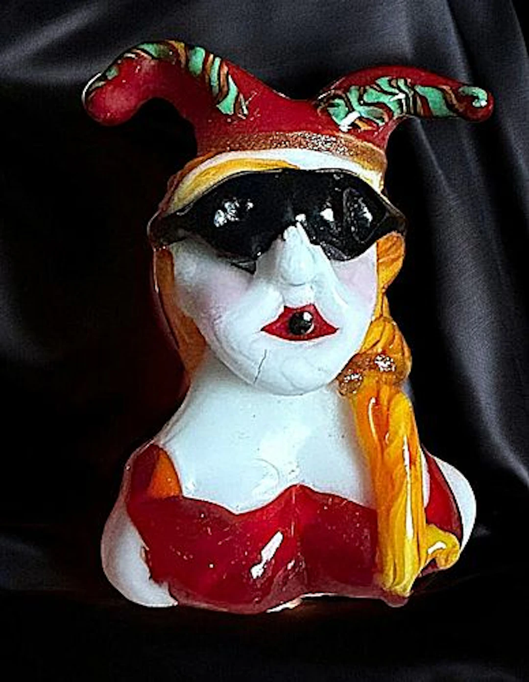 A DIVISION THREE STUDIO ARTIST GLASS BUTTON