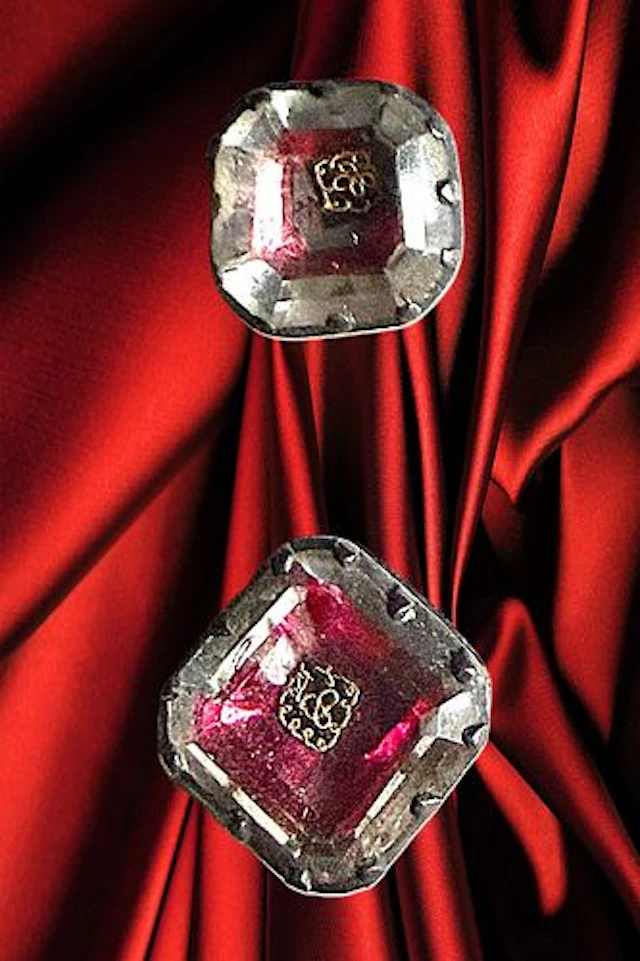 A SMALL CARD OF DIV. 1 SQUARE CRYSTAL IN SILVER BUTTONS