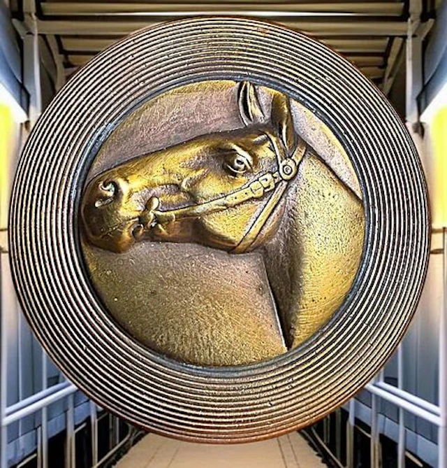 A DIVISION ONE PICTORIAL HORSE BUTTON