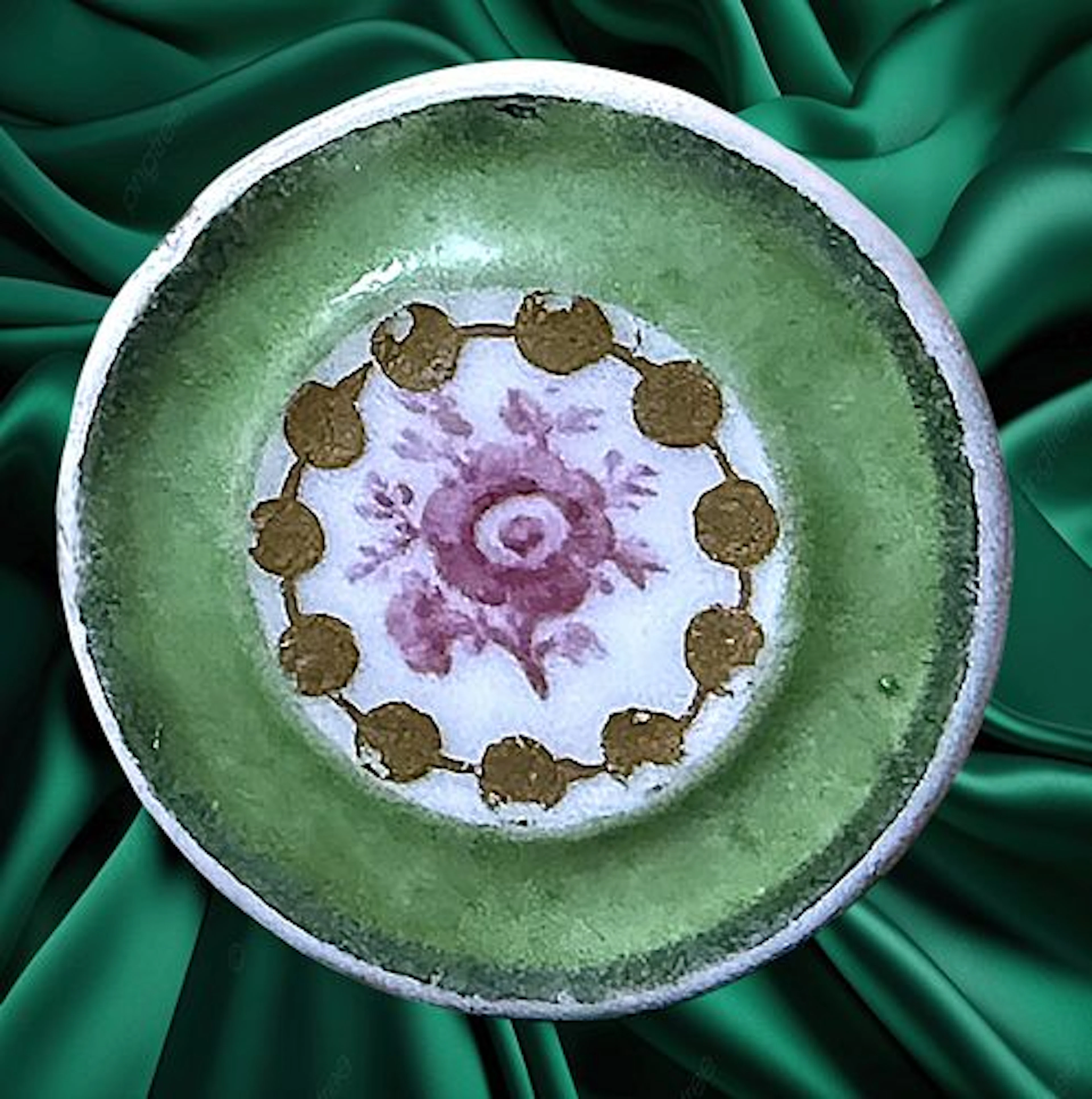 A DIVISION ONE PORCELAIN PICTORIAL BUTTON