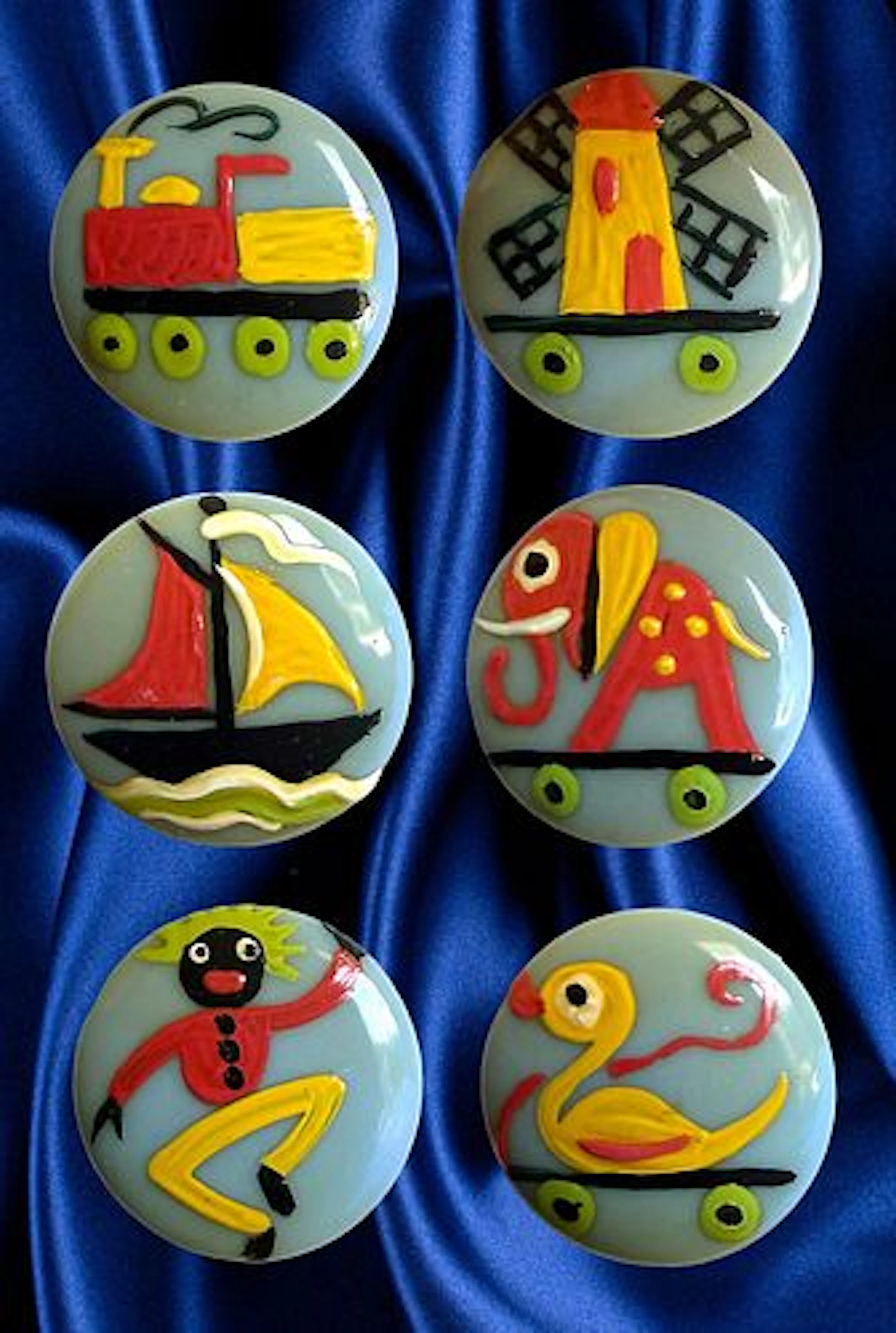 A SET OF DIV. 3 HAND PAINTED CASEIN PICTORIAL BUTTONS