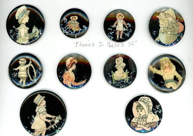 A SMALL CARD OF STUDIO ARTIST BUTTONS