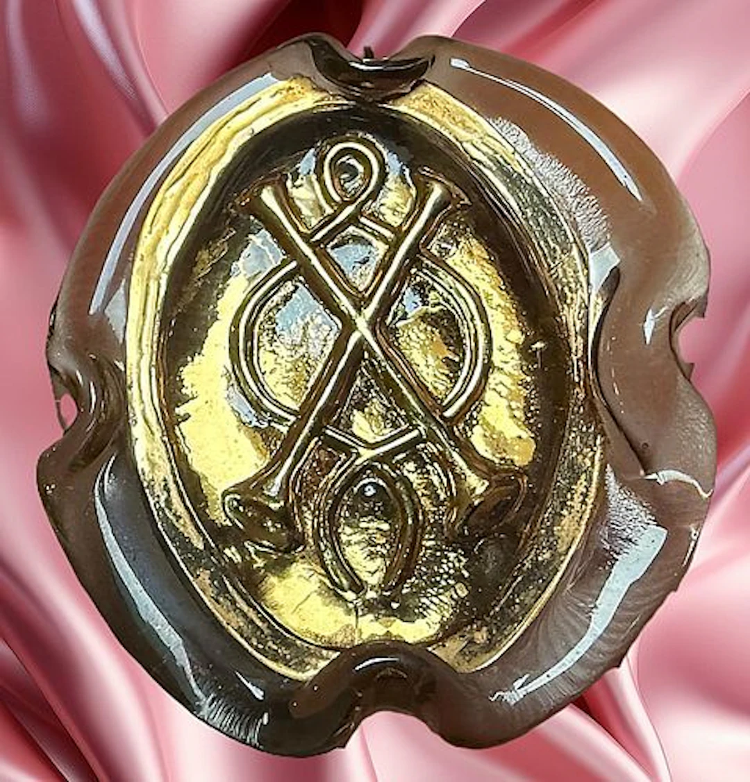 A DIVISION THREE ENGLISH BIMINI GLASS BUTTON