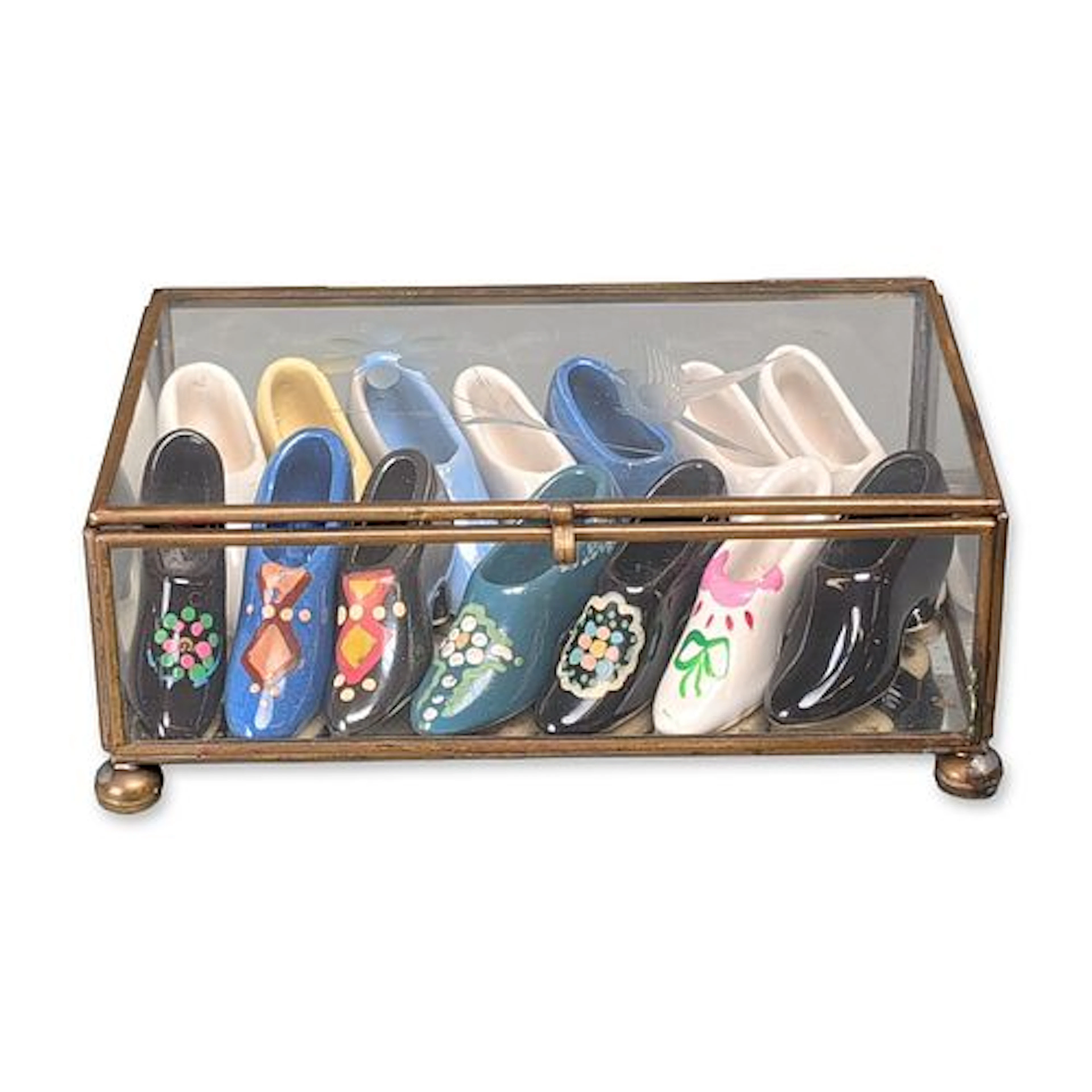 15pc Collection of Hand Painted Glazed Ceramic Shoe Figurines in Glass Case