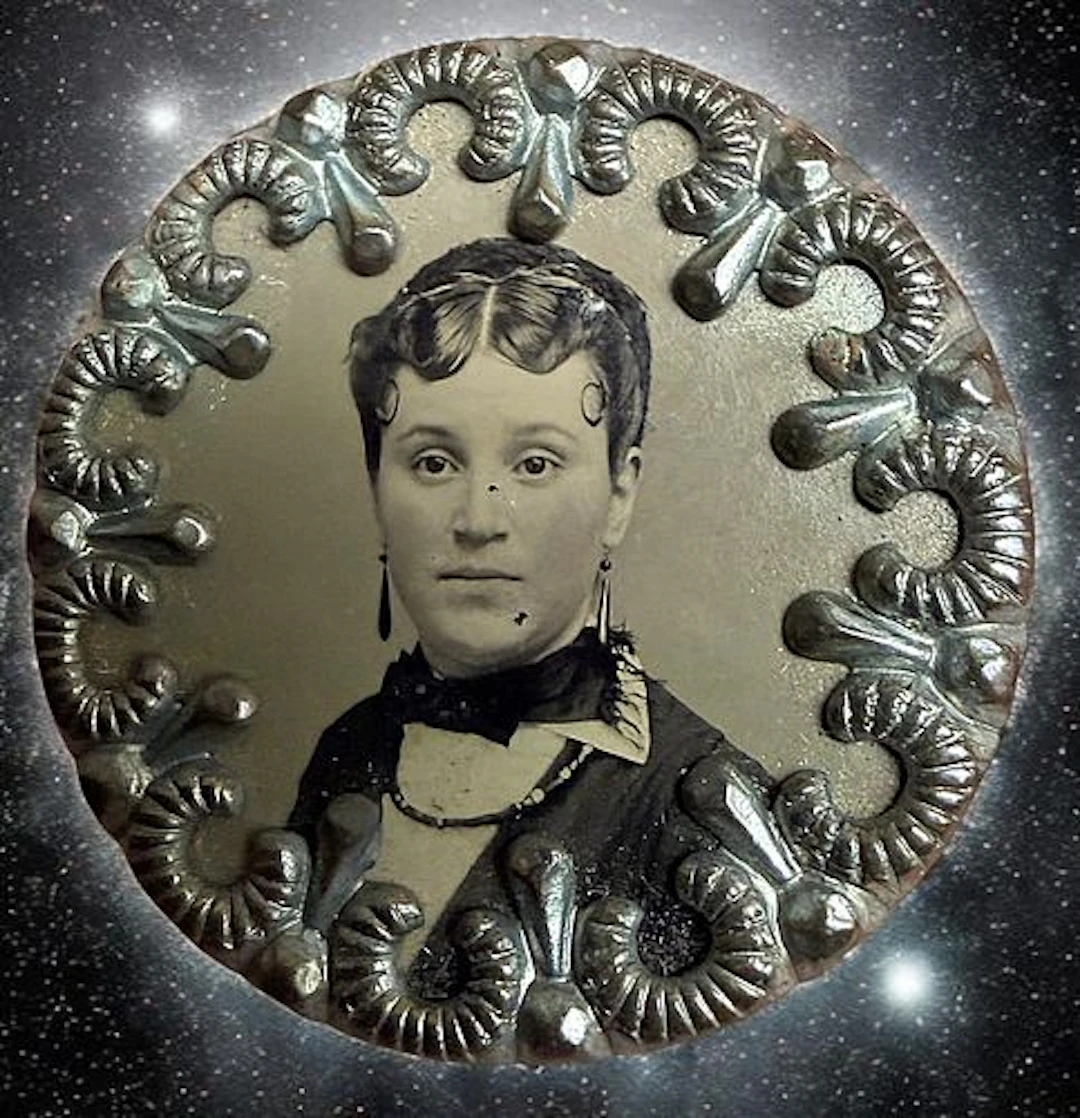 A DIVISION ONE PHPTOGRAPHIC BUTTON