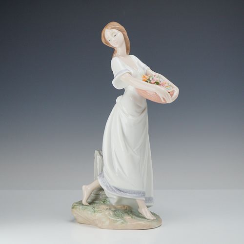 Lladro Gardens of Athens Glazed Porcelain Figurine Model 7704
