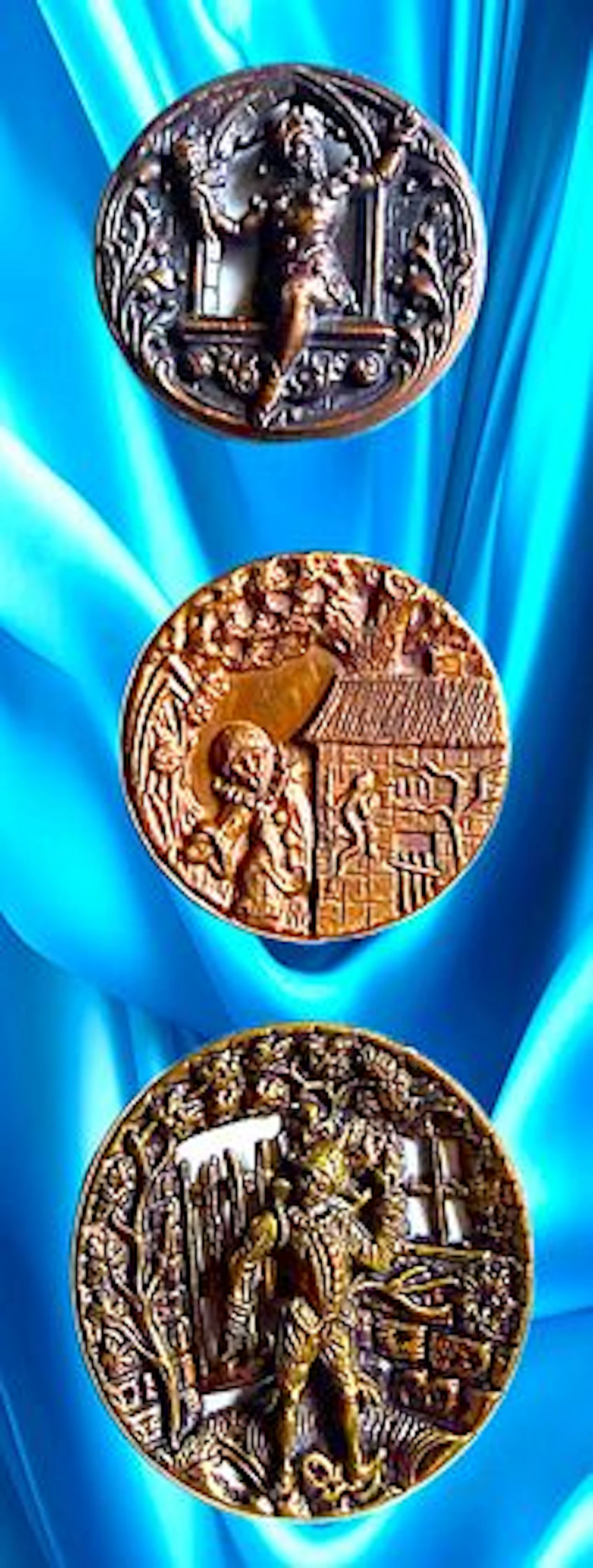 A SMALL CARD OF DIVISION ONE METAL PICTURE BUTTONS