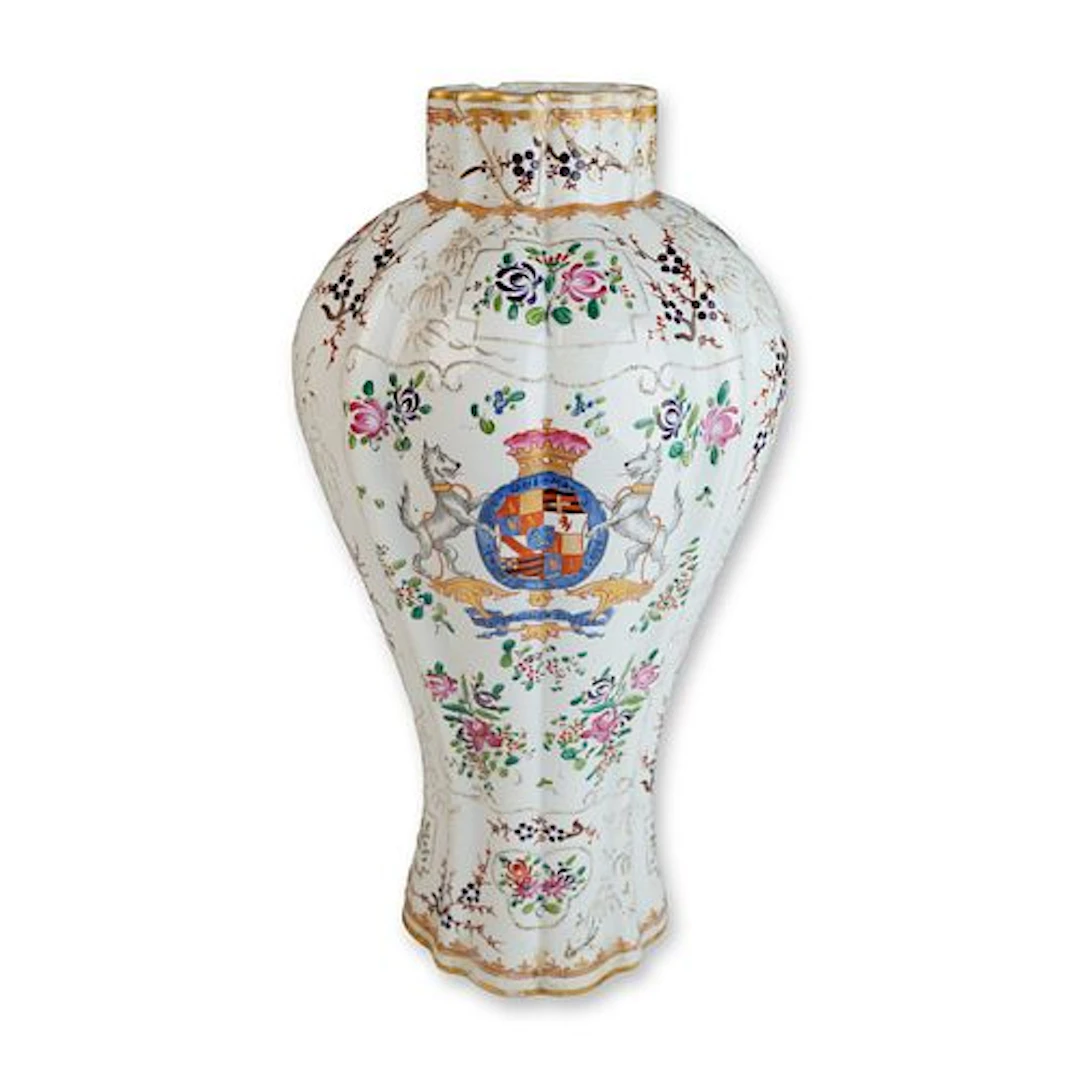 Samson Chinese Export-Style Armorial Fluted Porcelain Vase
