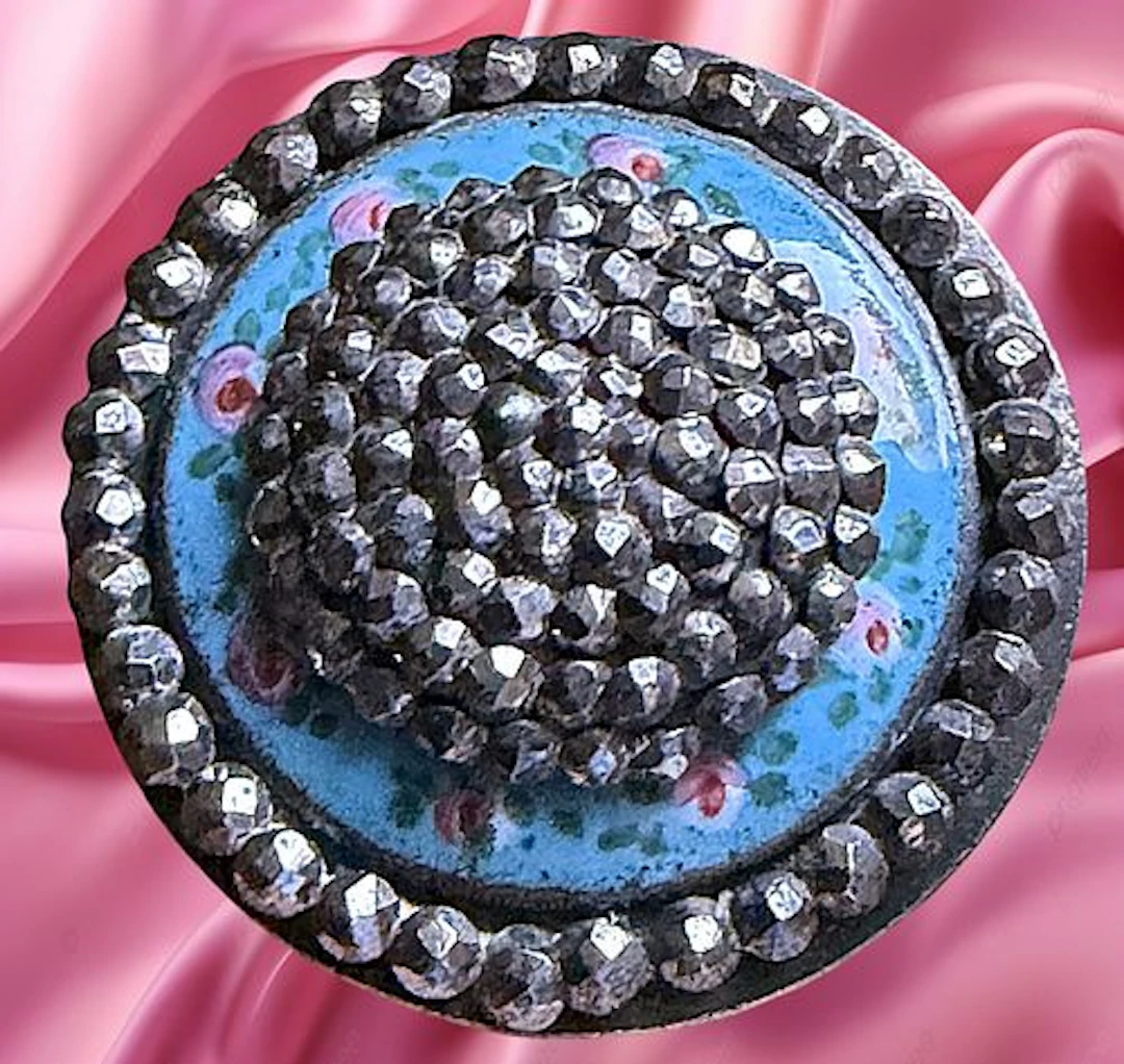 A DIVISION ONE SPARKLING ENAMEL BUTTON