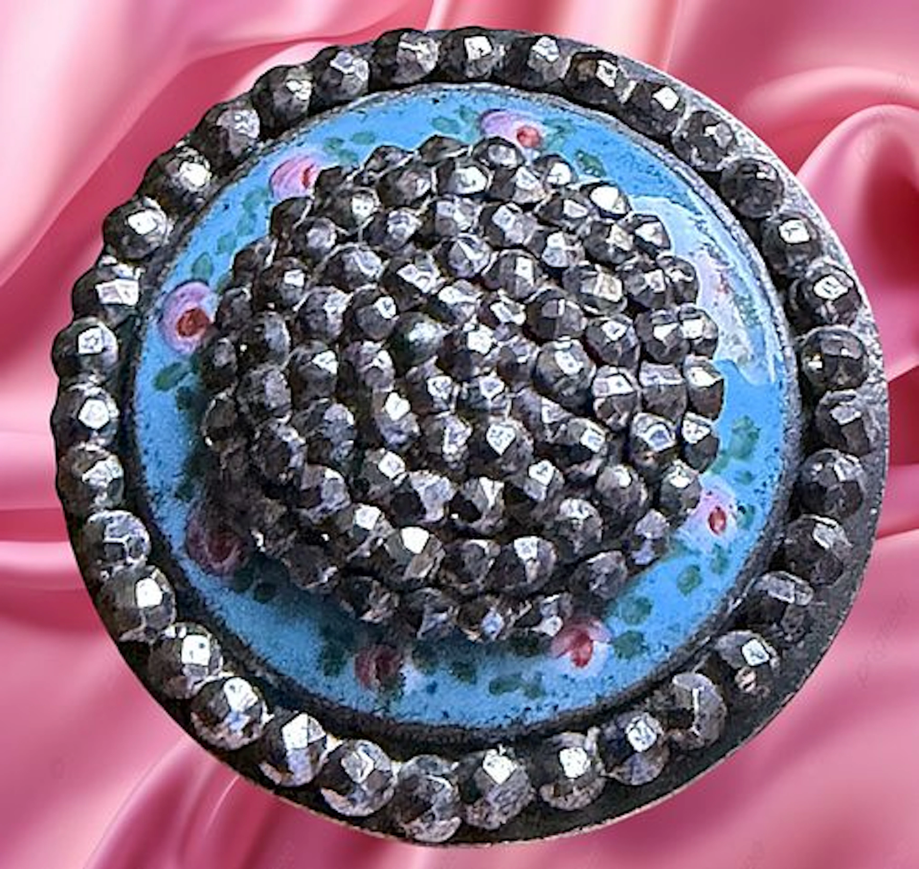 A DIVISION ONE SPARKLING ENAMEL BUTTON